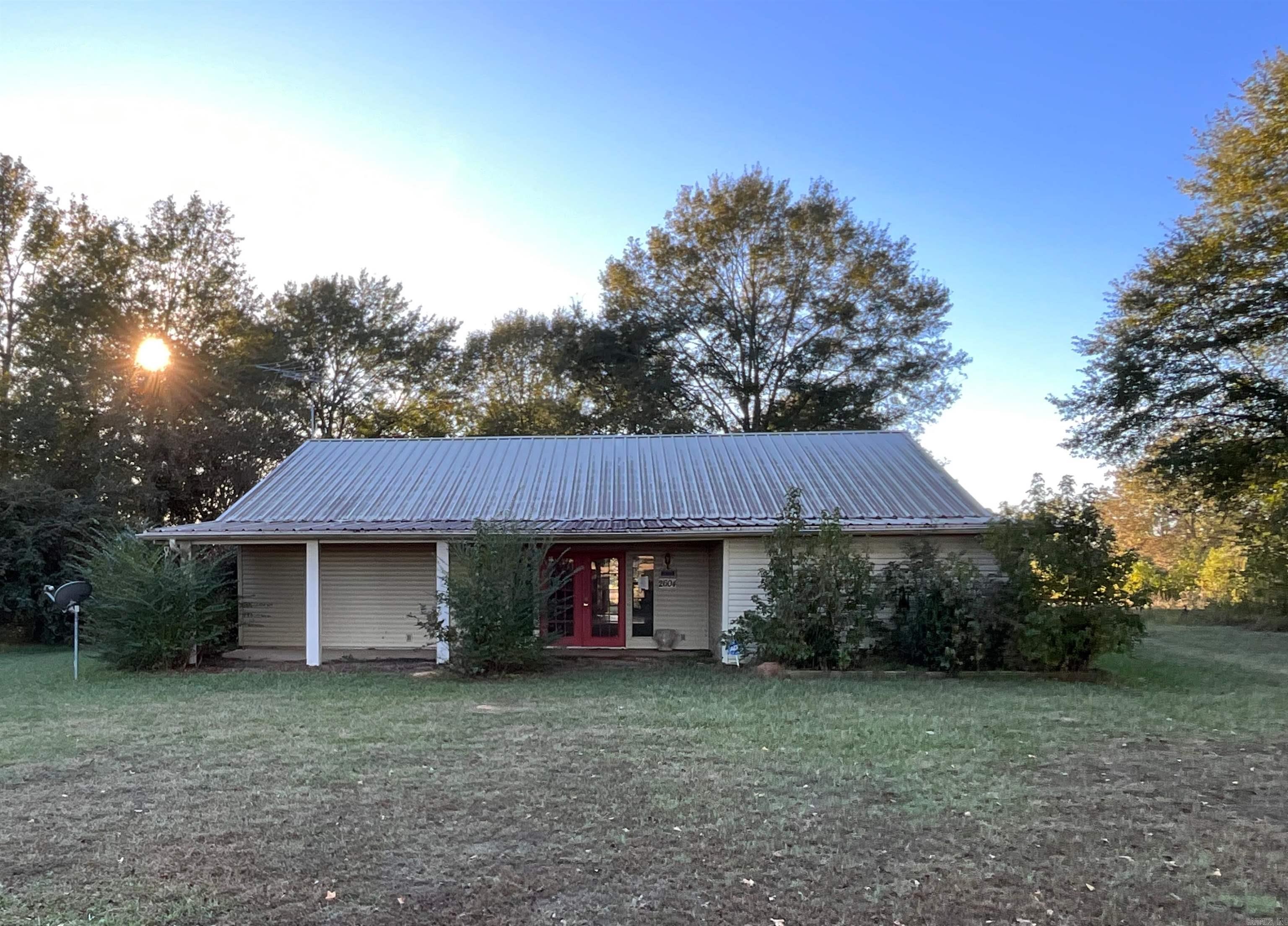 Charming 3-Bedroom Home on 2 Acres Near Nashville, AR Welcome to your peaceful retreat just minutes from Nashville, Arkansas! This 3-bedroom, 2-bathroom home sits on a beautiful 2-acre lot, offering the perfect blend of privacy and convenience. Enjoy your morning coffee or evening gatherings on the covered patio or the cozy covered front porch. Whether you're looking for room to garden, space for kids to play, or simply a quiet place to relax, this property has it all. Don't miss out on this great opportunity to enjoy country living with easy access to town!