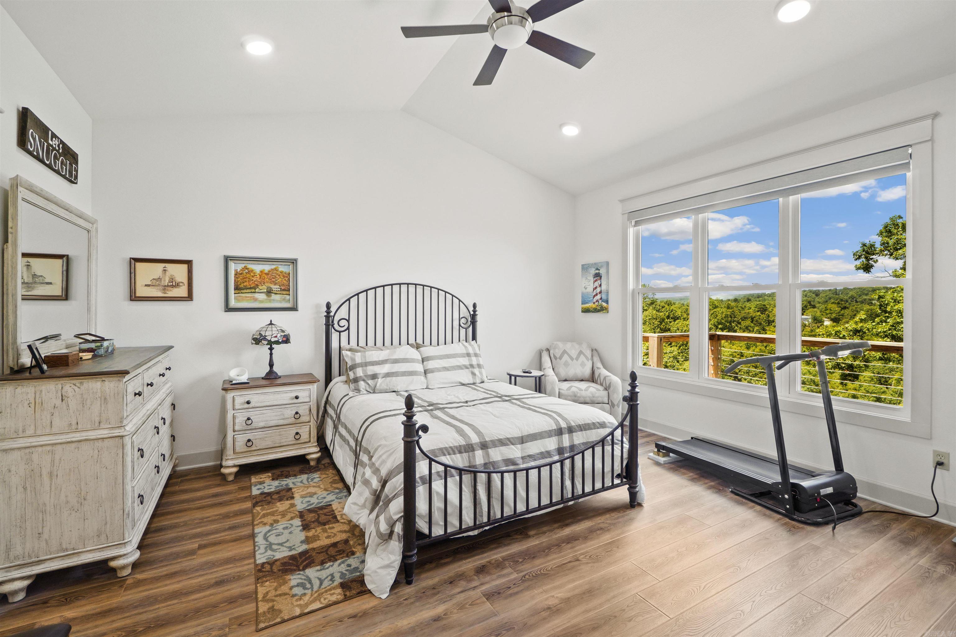 SOUTHWEST SHORES - Residential