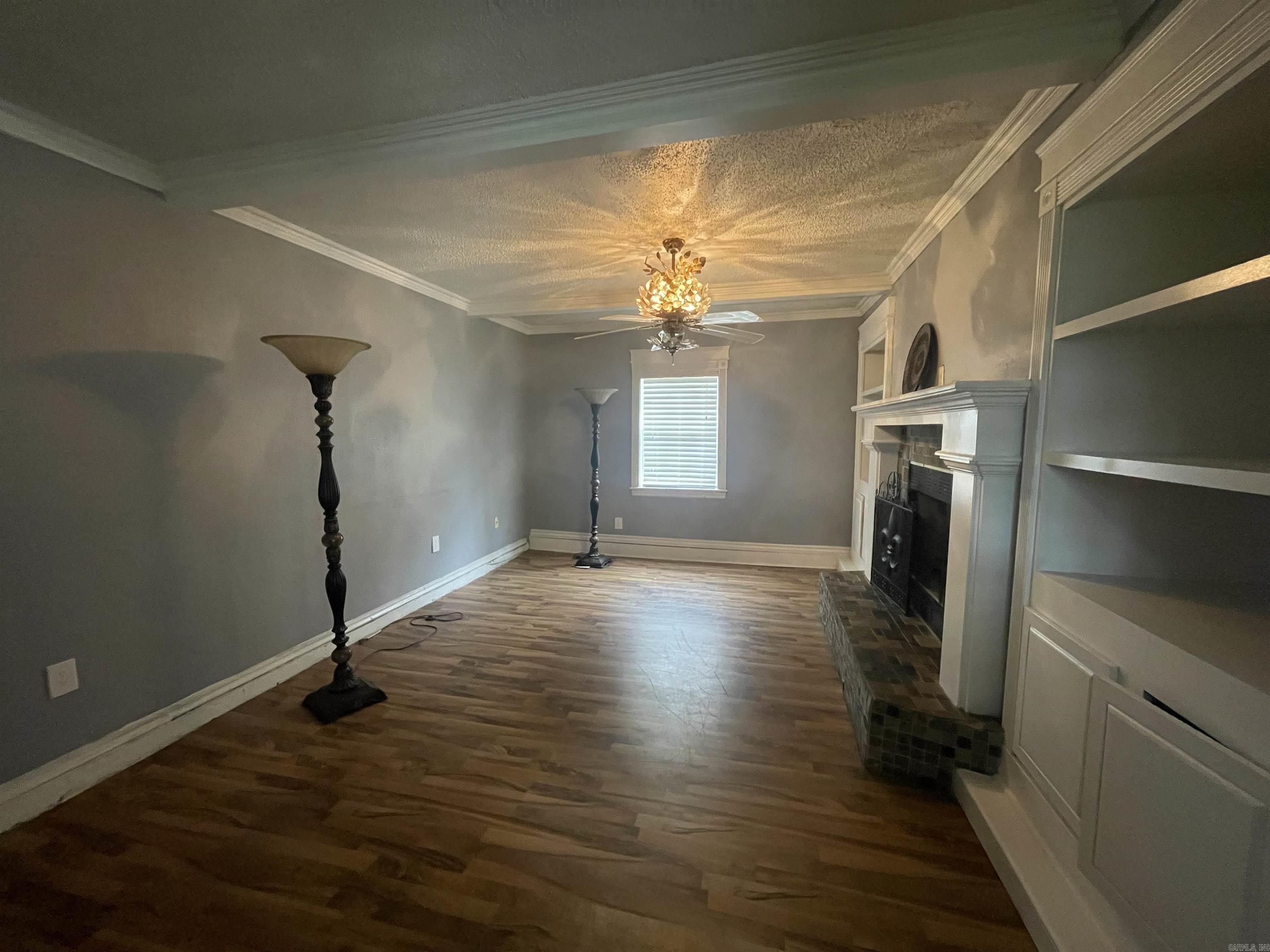 CASTLEWOOD - Residential