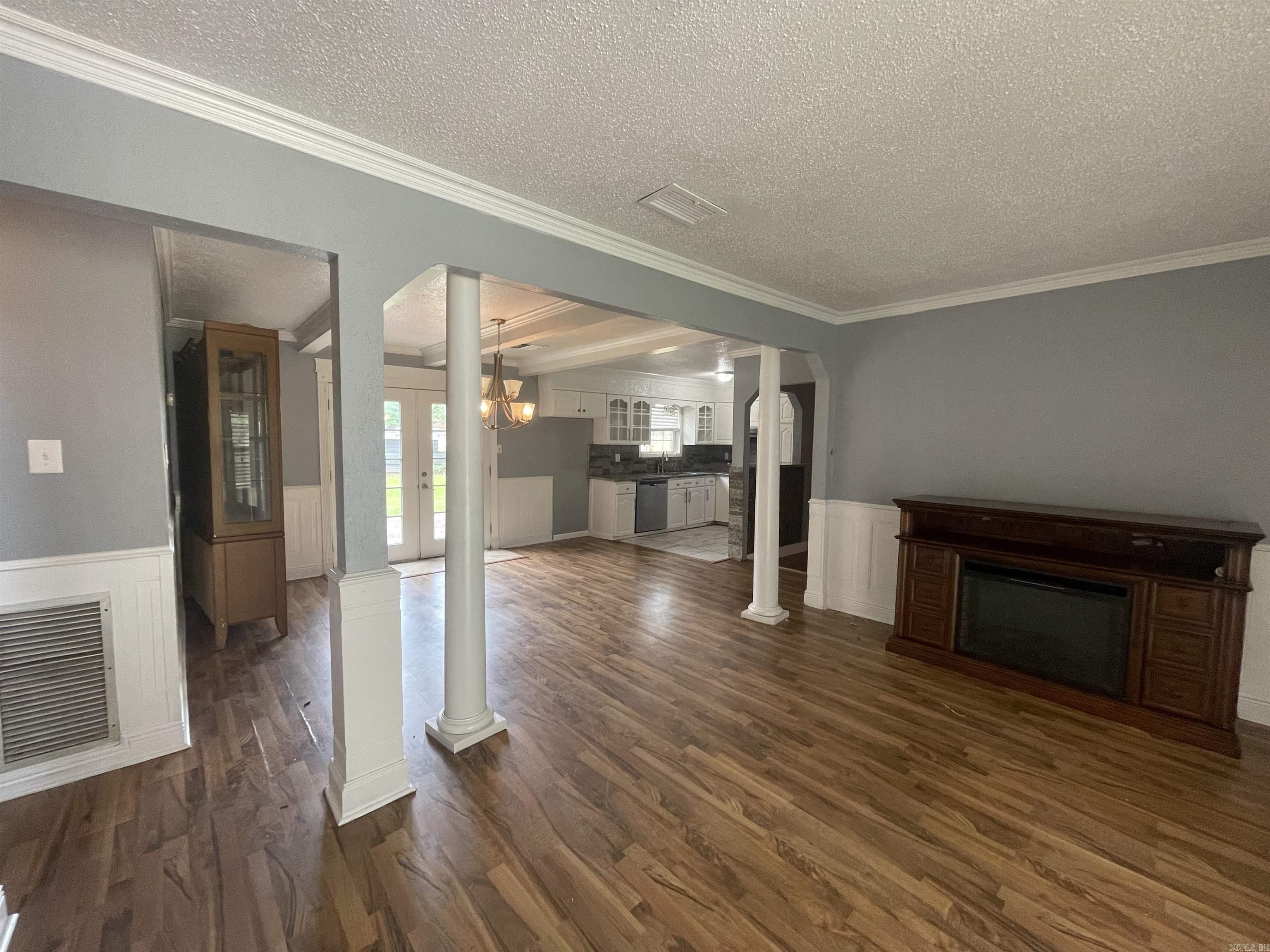 CASTLEWOOD - Residential