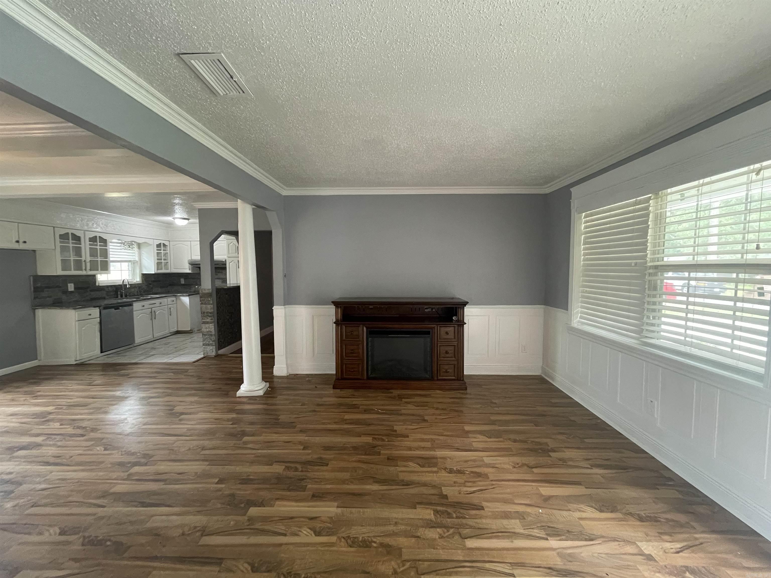 CASTLEWOOD - Residential