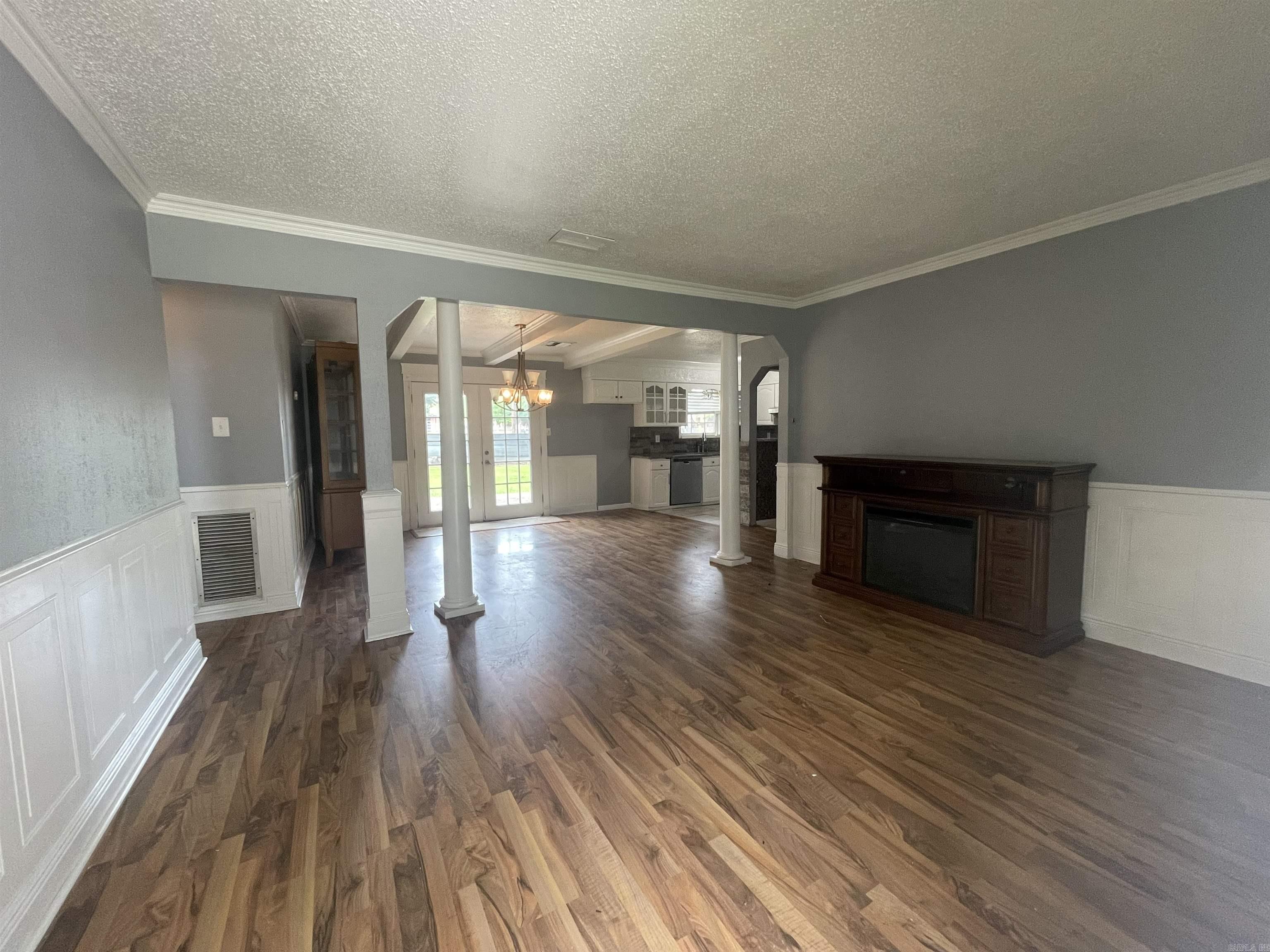 CASTLEWOOD - Residential