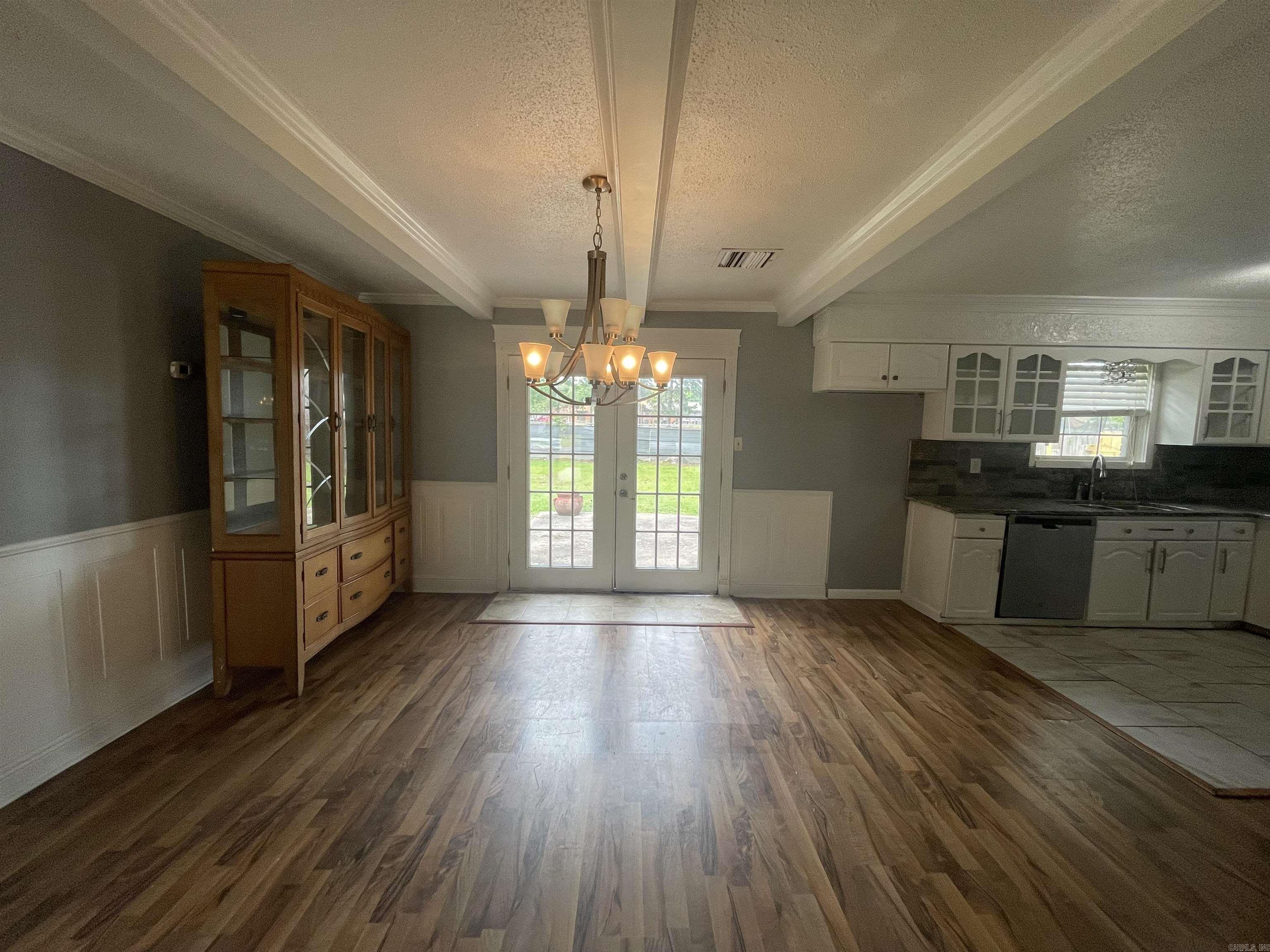 CASTLEWOOD - Residential