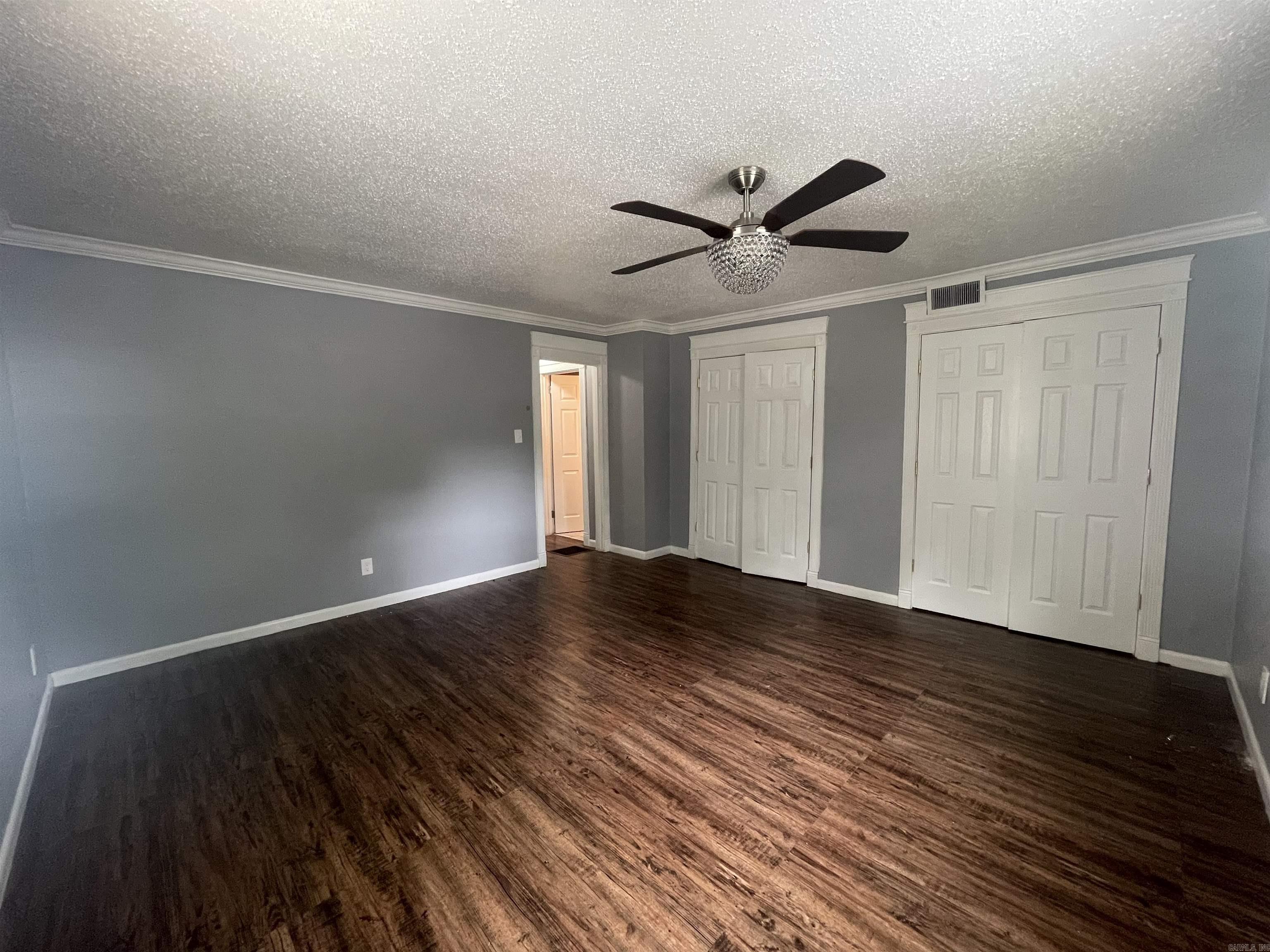 CASTLEWOOD - Residential