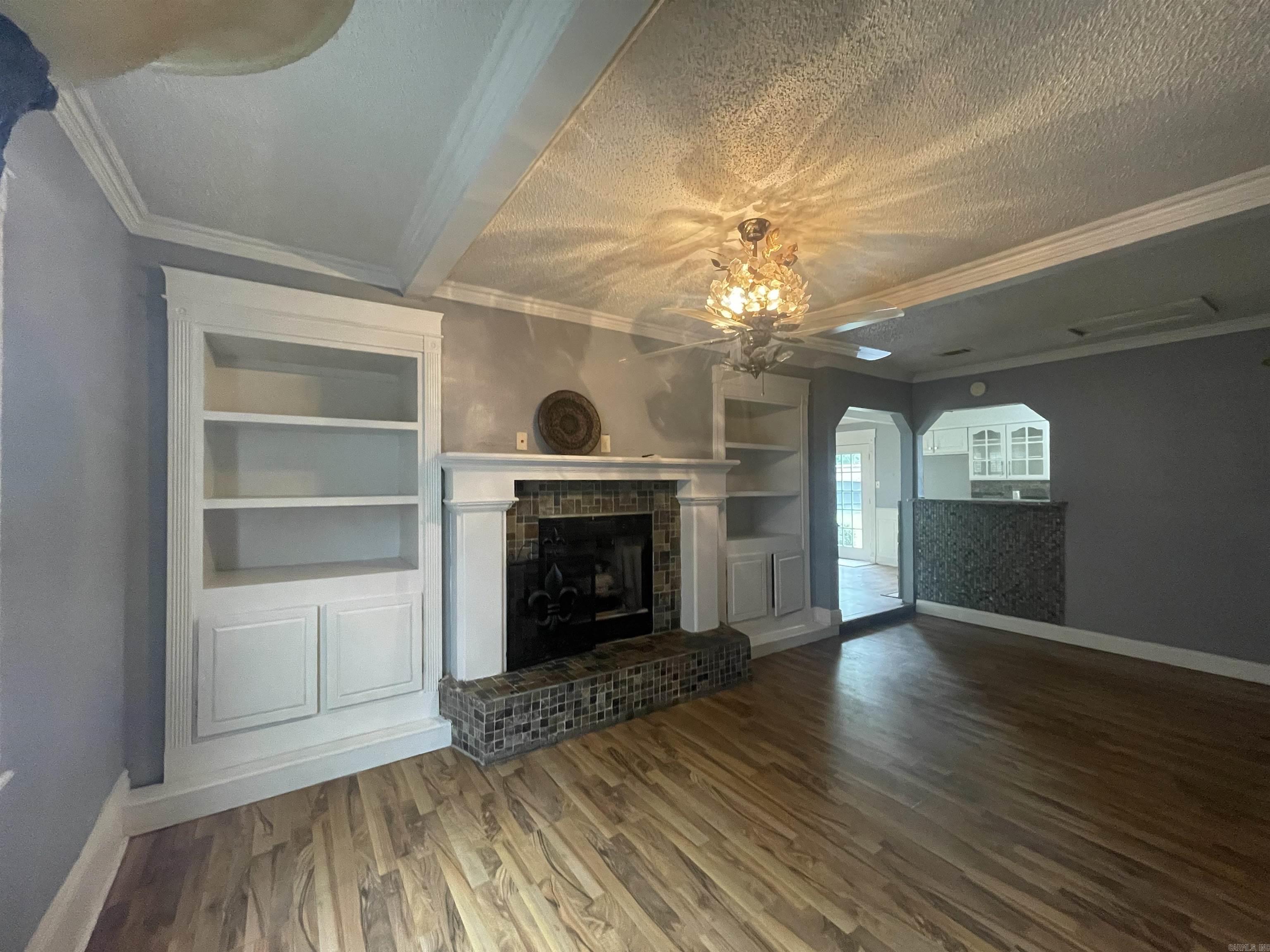 CASTLEWOOD - Residential