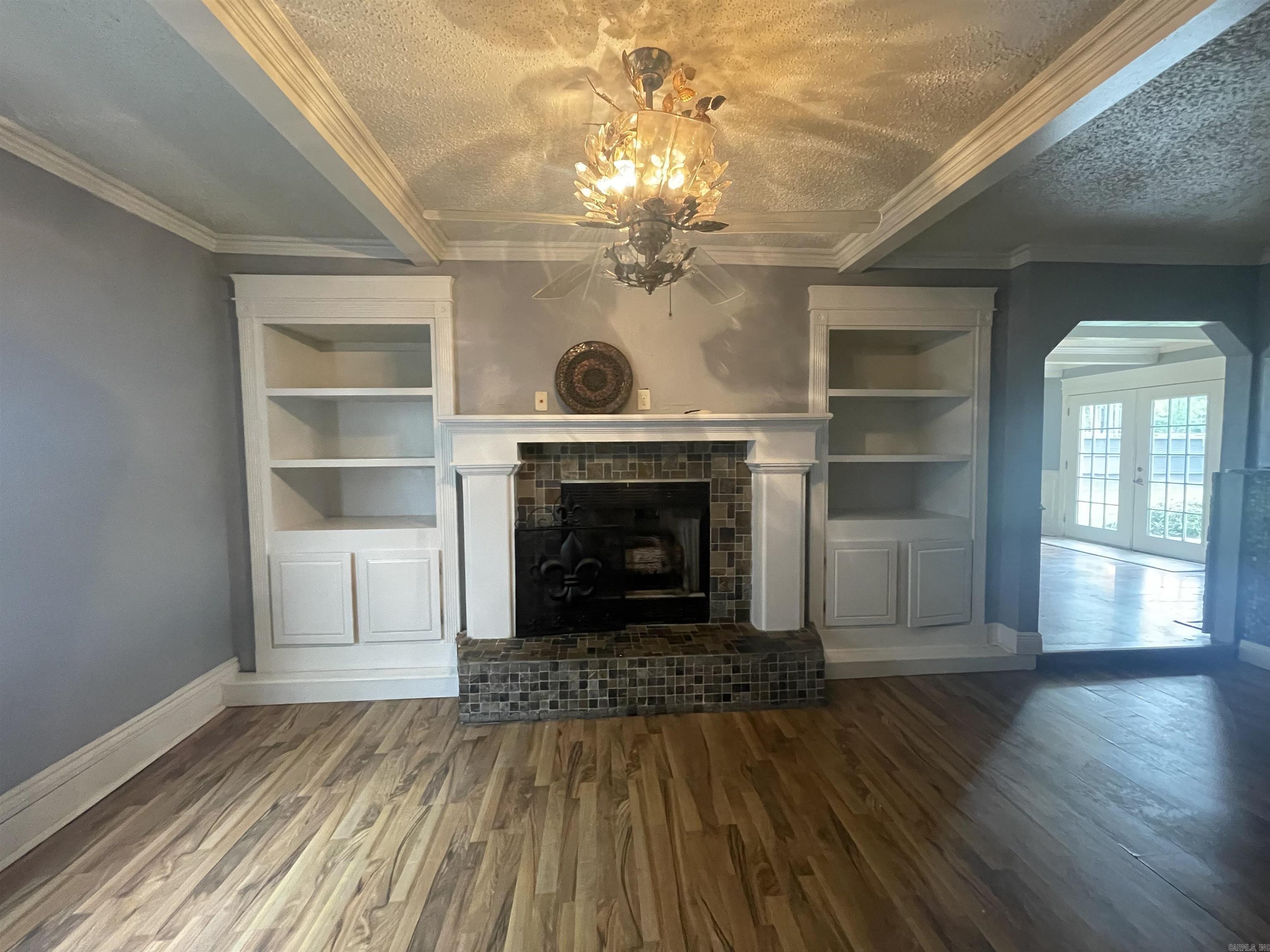 CASTLEWOOD - Residential