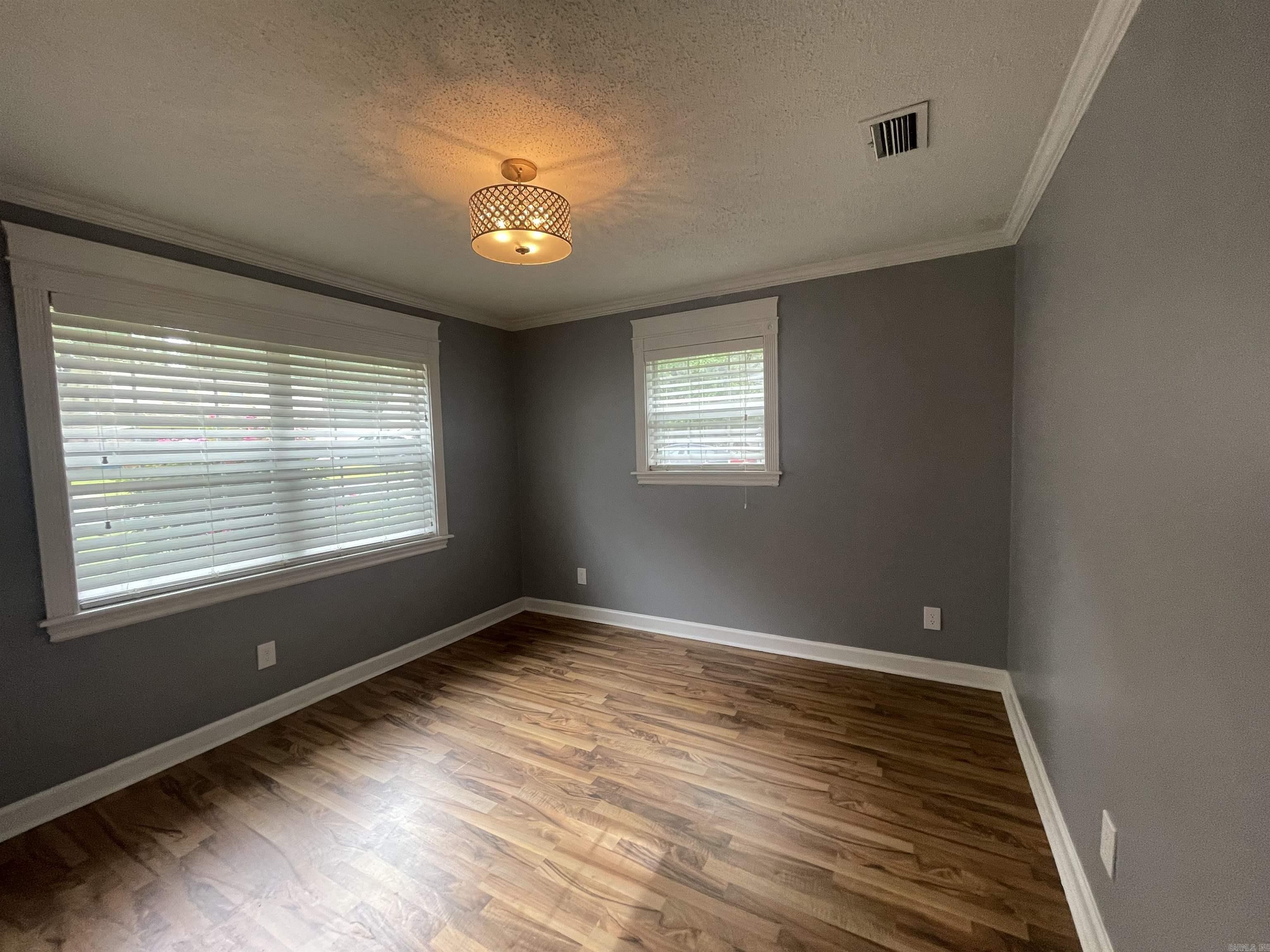 CASTLEWOOD - Residential