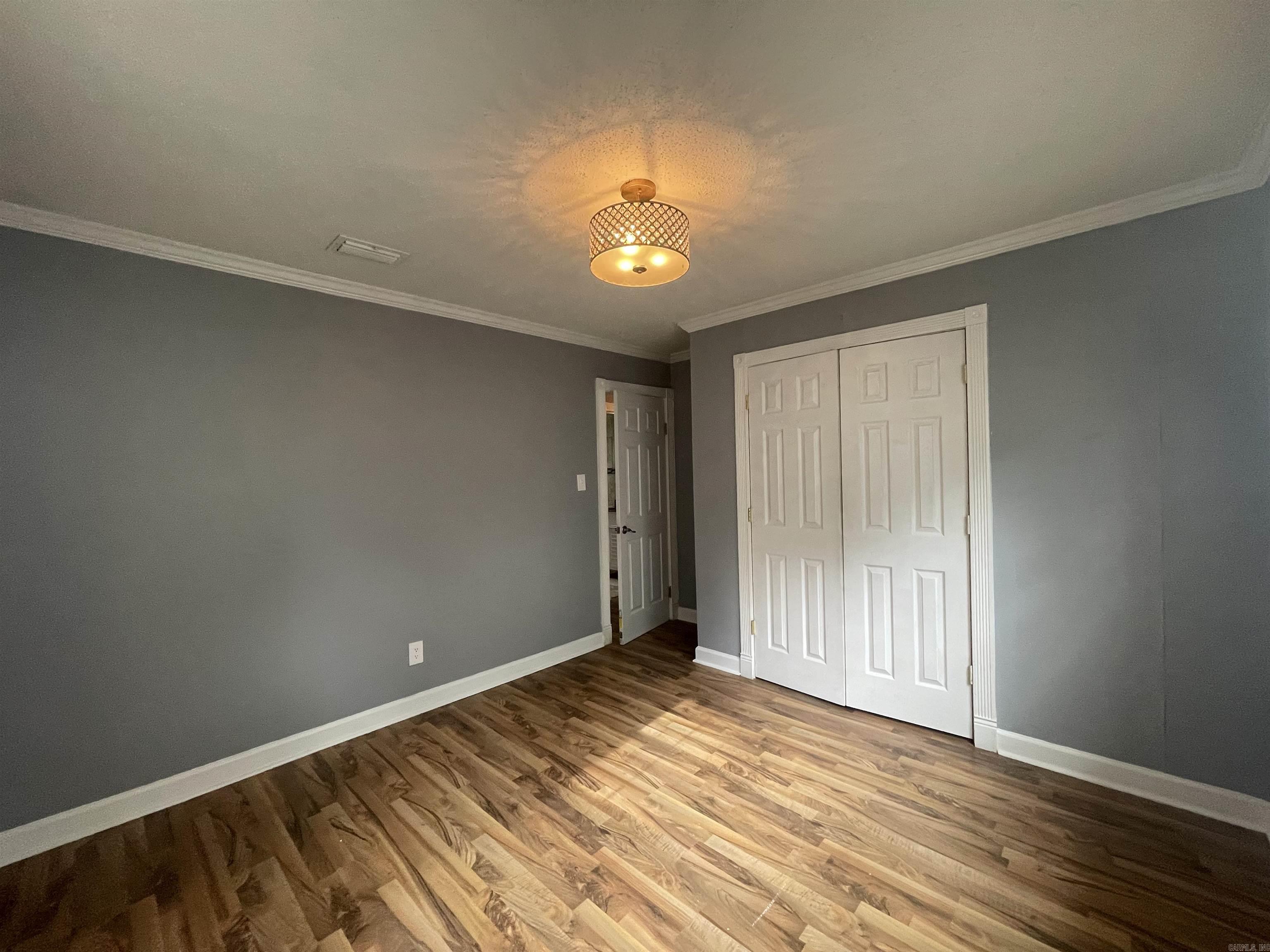 CASTLEWOOD - Residential