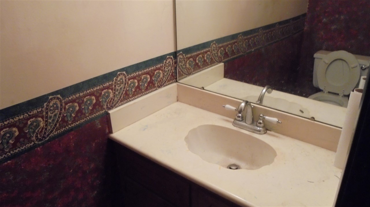 Country Club Manor - Residential