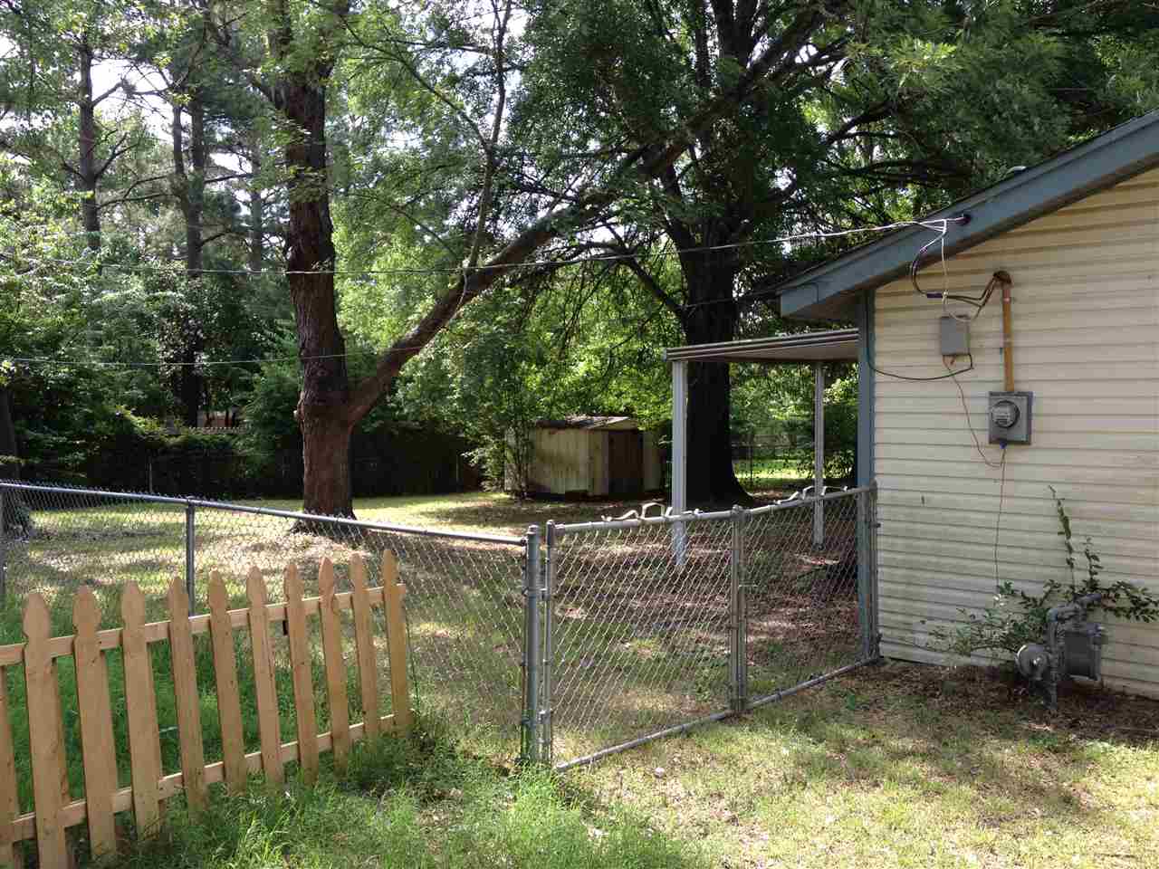 Country Club Manor - Residential