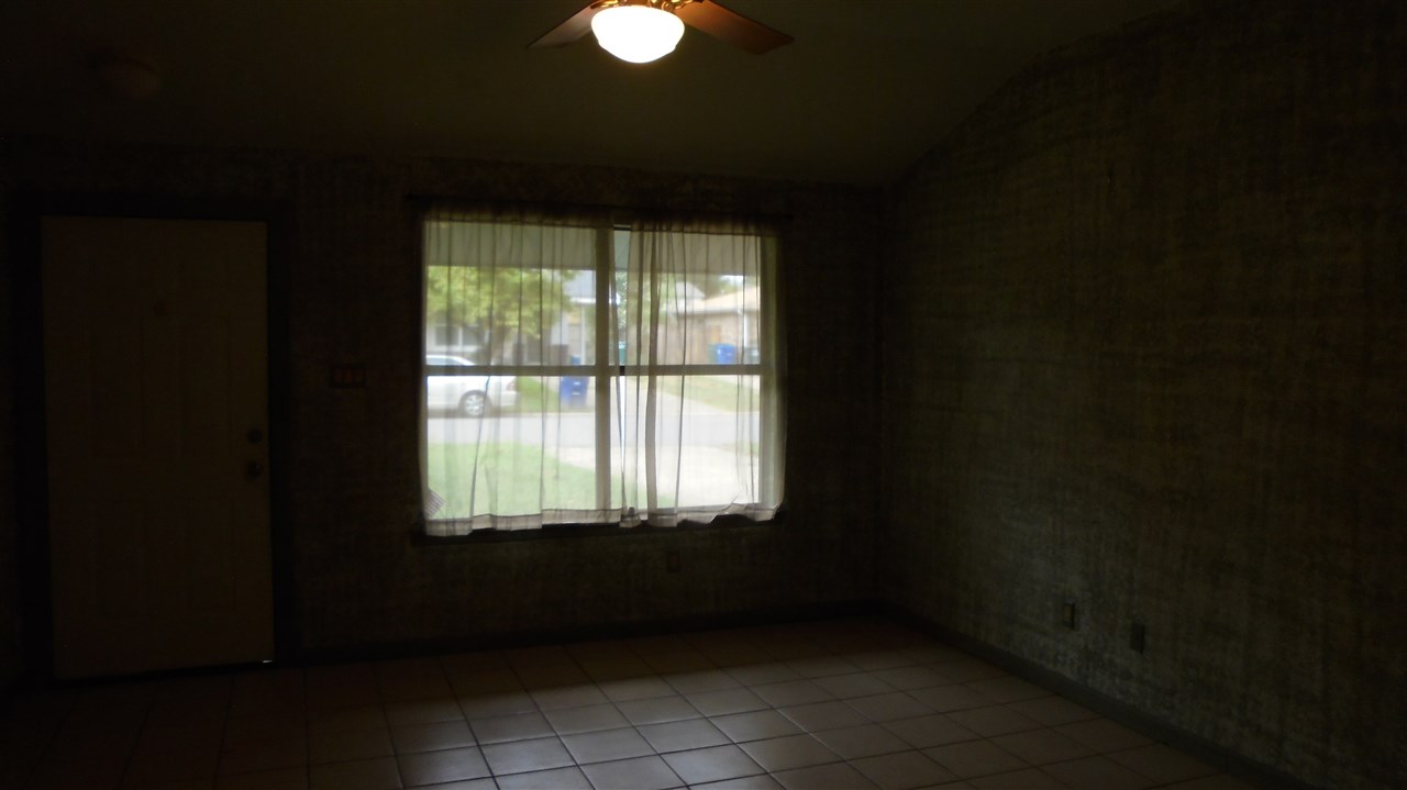 Country Club Manor - Residential