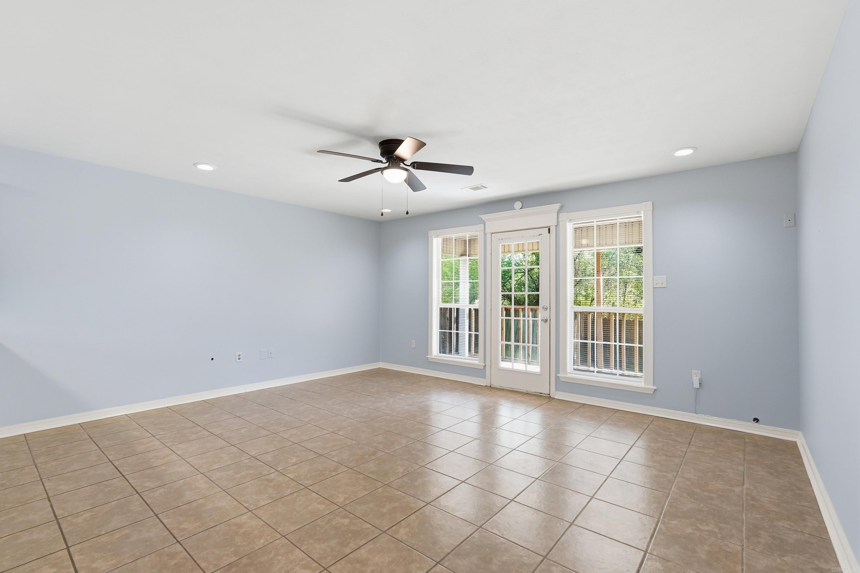 HUNTERS COVE - Residential