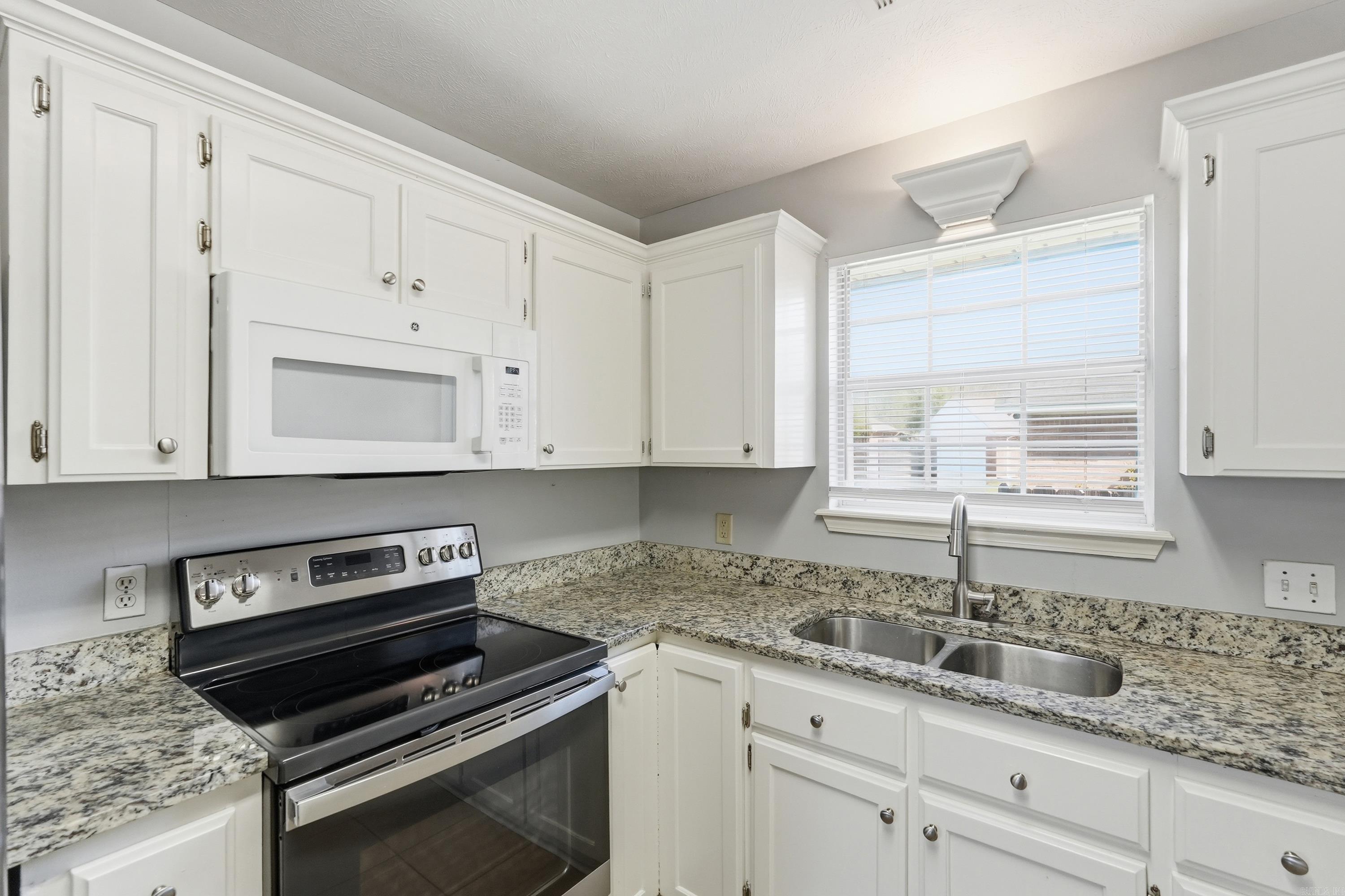 HUNTERS COVE - Residential