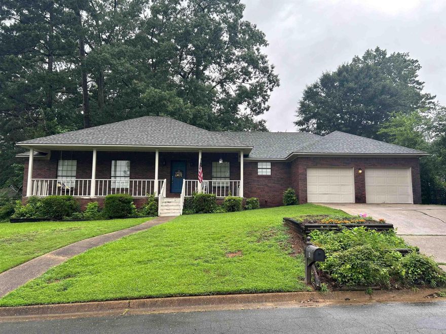 Fabulous Home Located in a Great area. Come Check out this open concept, beautiful renovated primary bathroom, fenced in back yard that is just waiting for those family/friend gatherings.