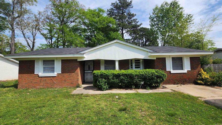 Take a look at this roomy remodeled home located close to the interstate, hospital,  and Country Club.  New flooring , paint, and more.  The beck yard is fully fenced and just waiting on you!  See Agent Remarks