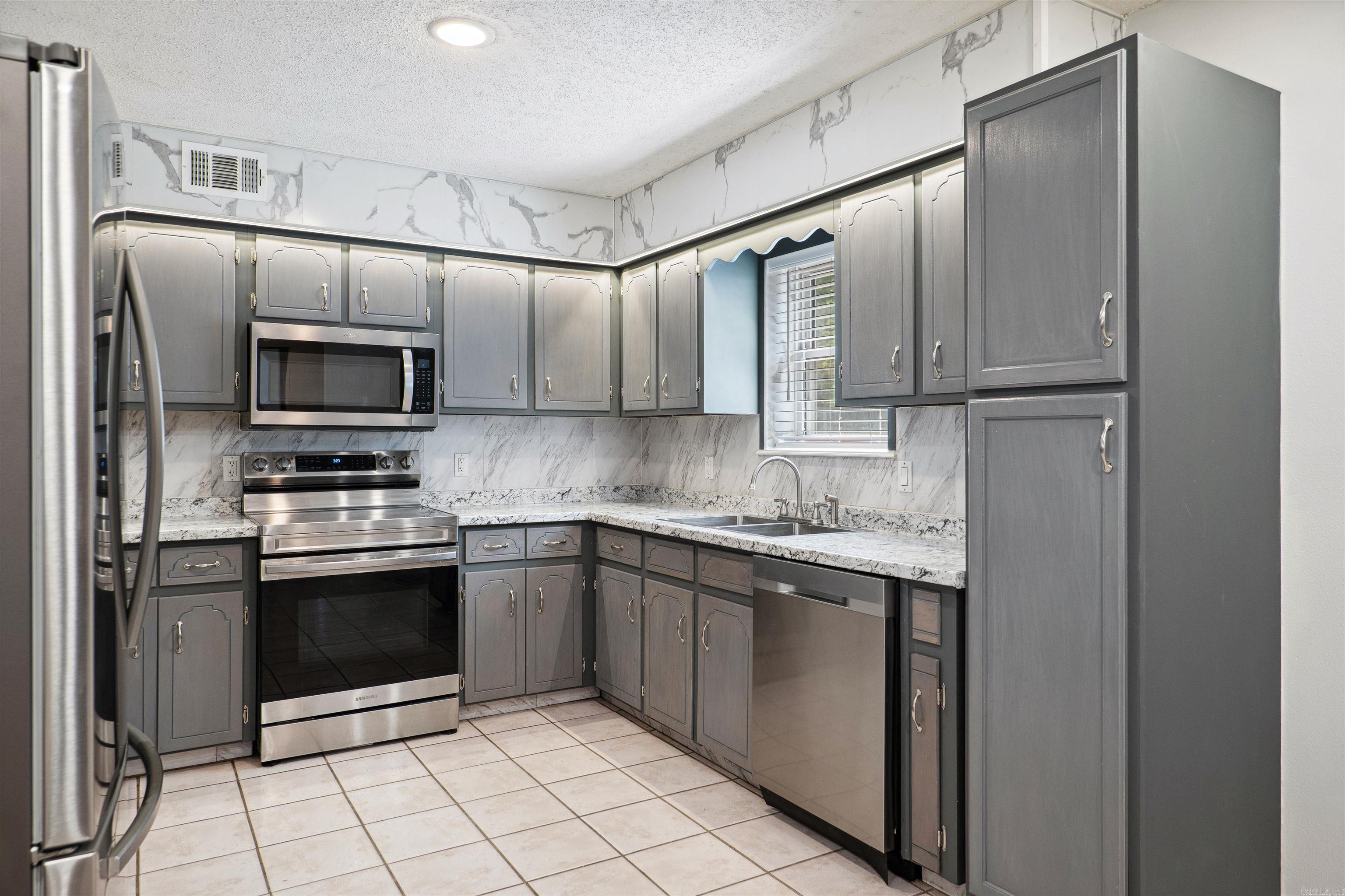 WOODLAND ACRES - Residential