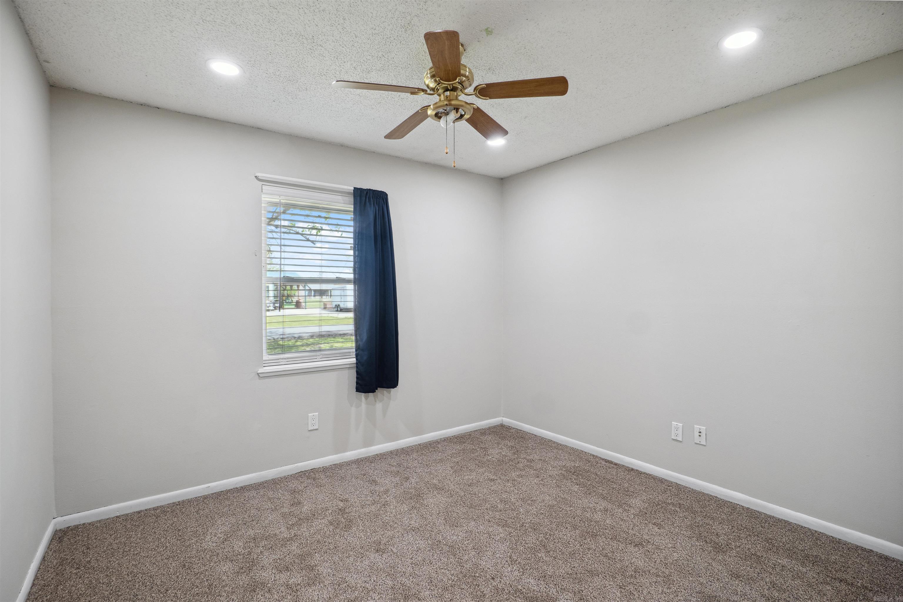 WOODLAND ACRES - Residential