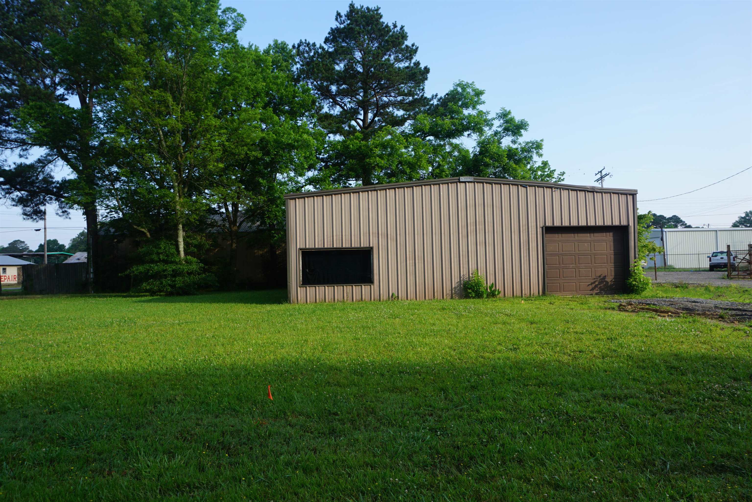 Huge metal shop building that is wired and has plumbing to it. The electric meter pole was removed so no electricity currently on. There is an automatic door in the front and a manual door on the side. Tons of possibilities and is only a couple of minutes from Searcy and the interstate. See agent remarks for showing instructions