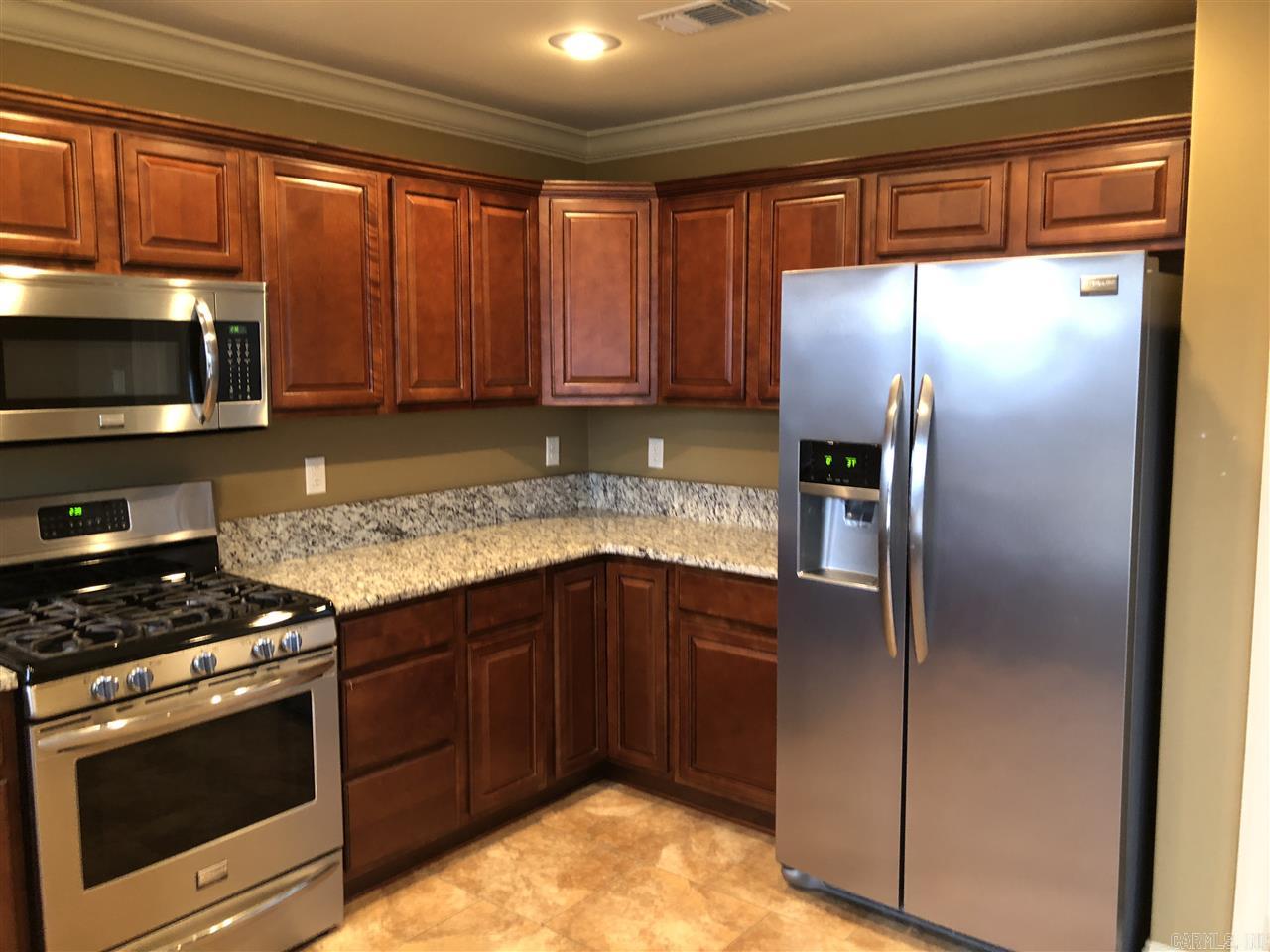 COUNTRY CLUB OF ARK THE - Residential Lease