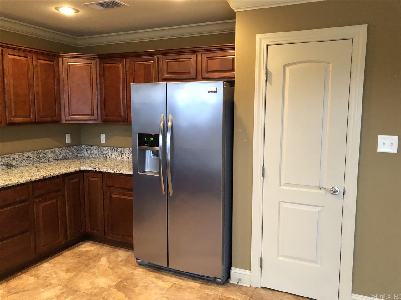 COUNTRY CLUB OF ARK THE - Residential Lease