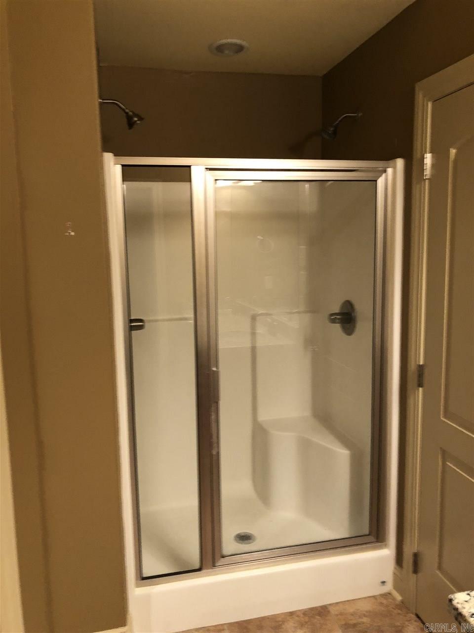 COUNTRY CLUB OF ARK THE - Residential Lease