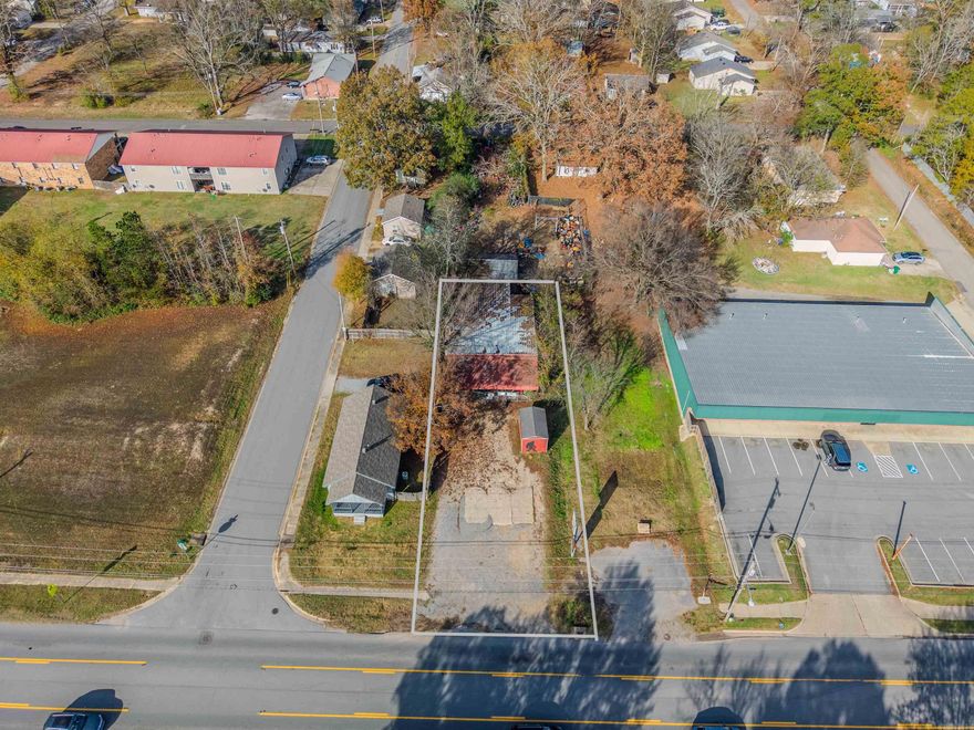 Prime commercial spot located on Edison. High traffic and high visibility at this location. Endless opportunities for this building. Purchase as an investment or finally get your own storefront!