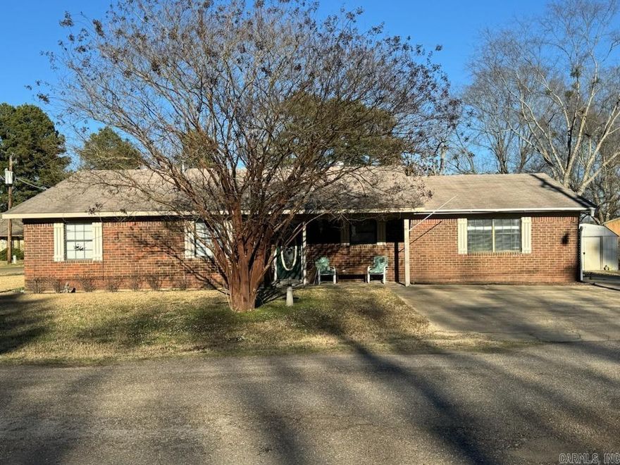 Must come see this move in ready  home in Ashdown!  All new sheet rock, paint and flooring.  All appliances stay.!   This could be a 3 or 4 bedroom, or possibly a 5th bedroom, or just a bonus room for that extra  living space.  2 full baths,   Also, extra room with closet. Lots of possibilities.  Seller is very  motivated.