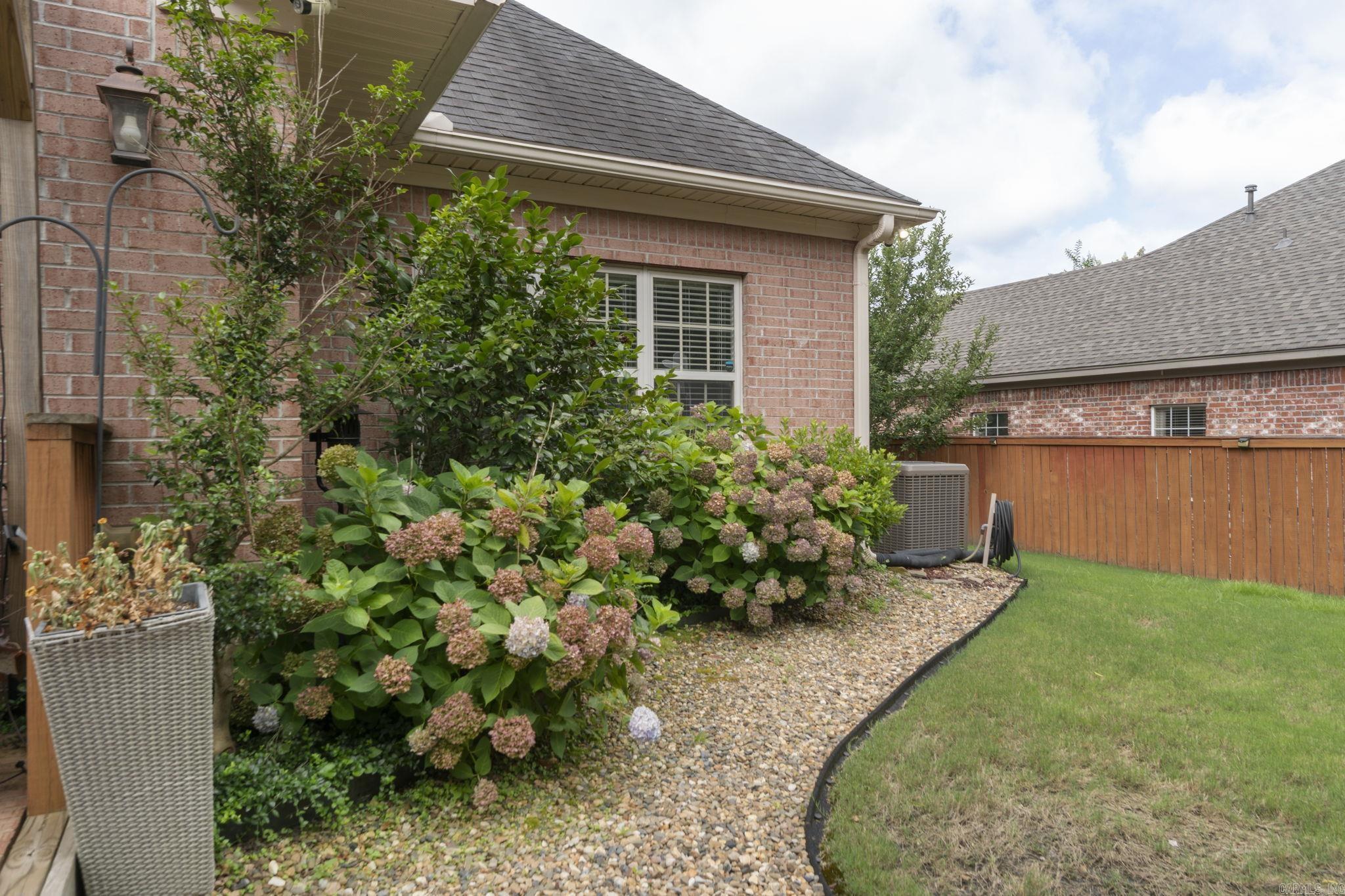 WOODLANDS EDGE - Residential