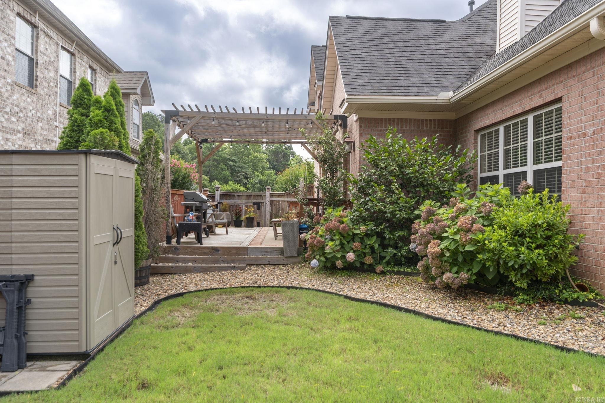 WOODLANDS EDGE - Residential