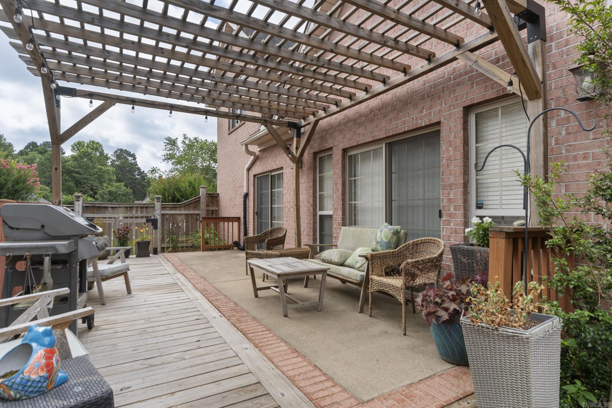 WOODLANDS EDGE - Residential