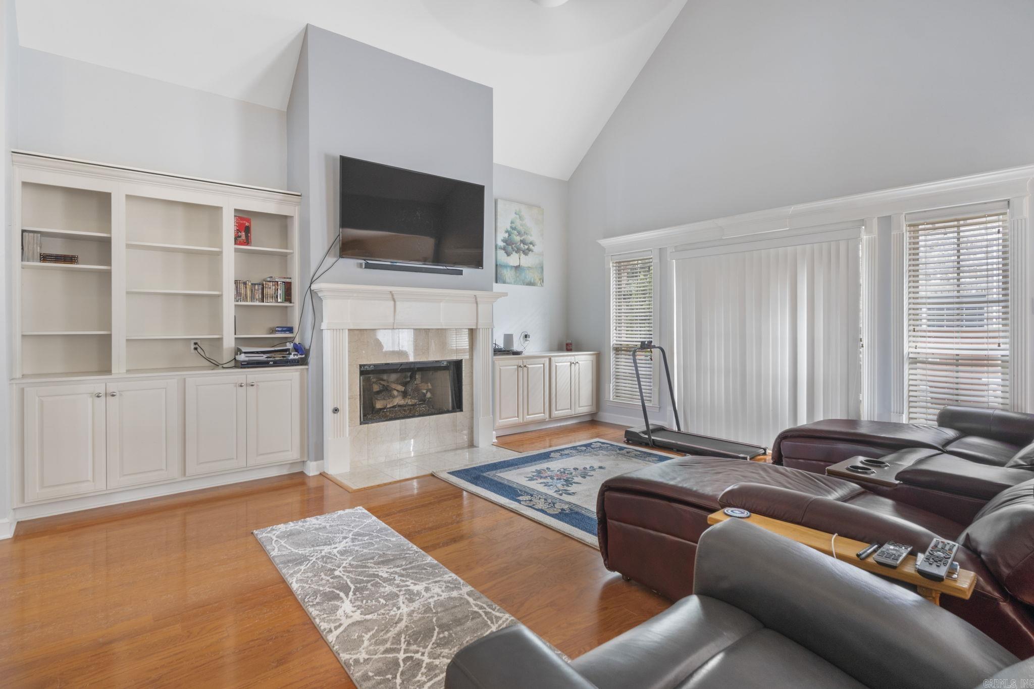 WOODLANDS EDGE - Residential