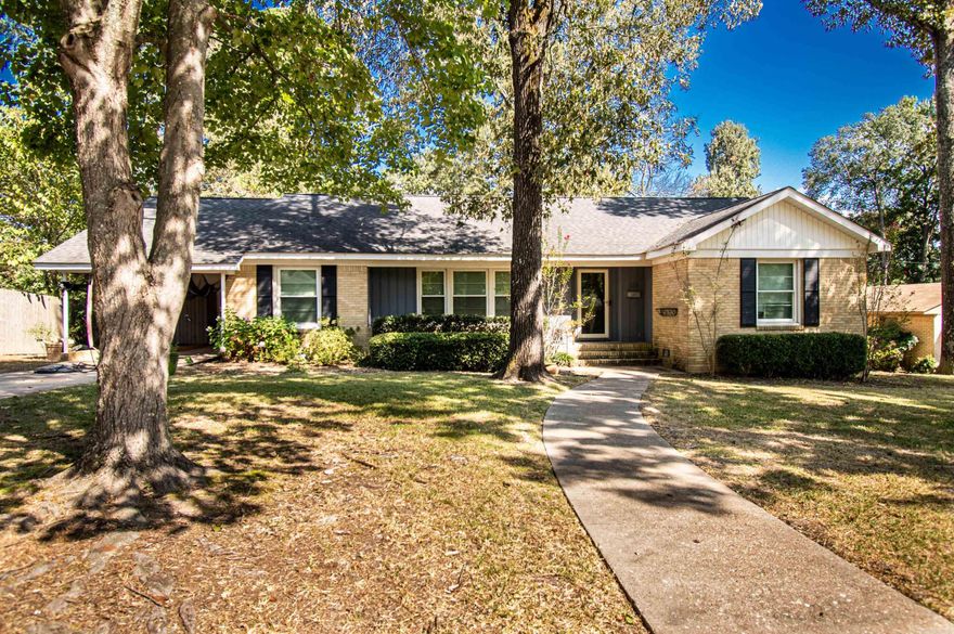 Looking for a nice home in the Thompson Heights Neighborhood? Look no further! Conveniently located to Timberlane and Downtown El Dorado with easy access to all the towns amentaties and more!