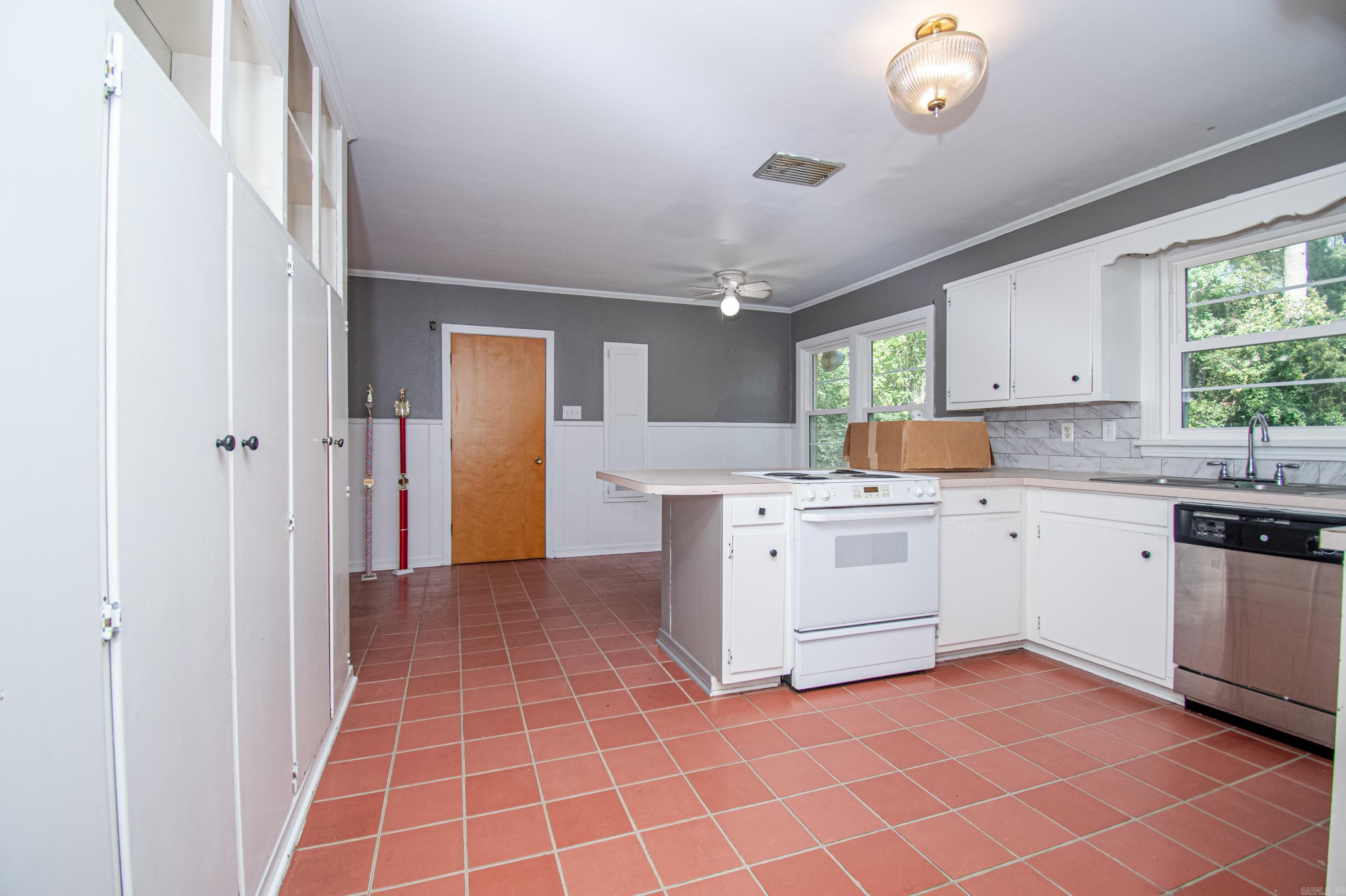 WEST THOMPSON HEIGHTS - Residential