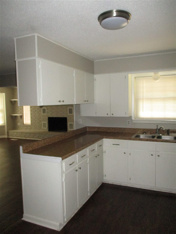 Country Club Park - Residential Lease