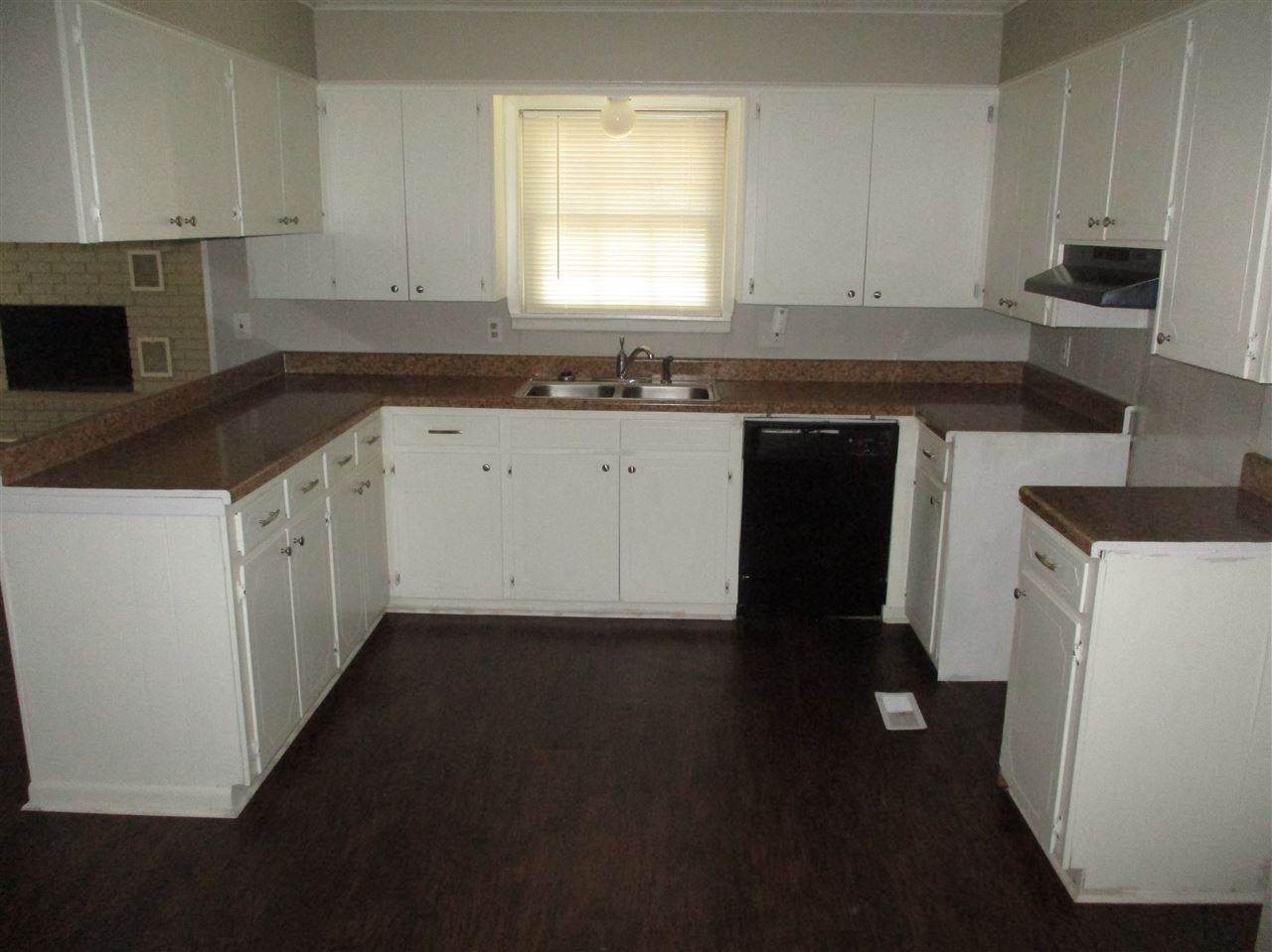 Country Club Park - Residential Lease