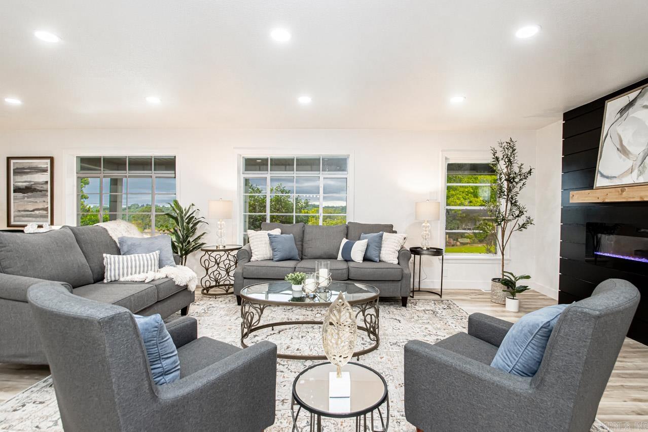 KINGWOOD PLACE - Residential