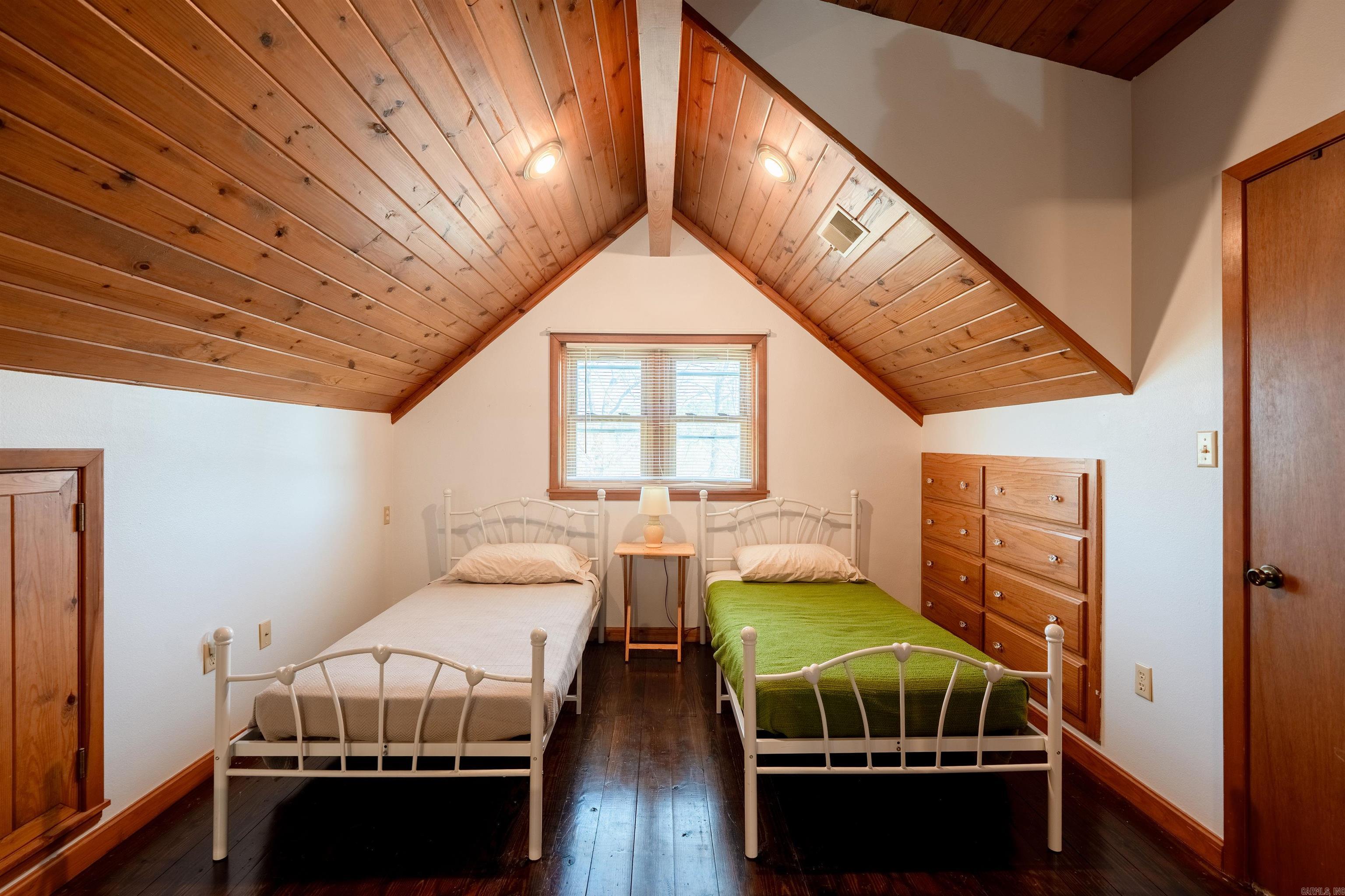 WOODLAND COVE - Residential