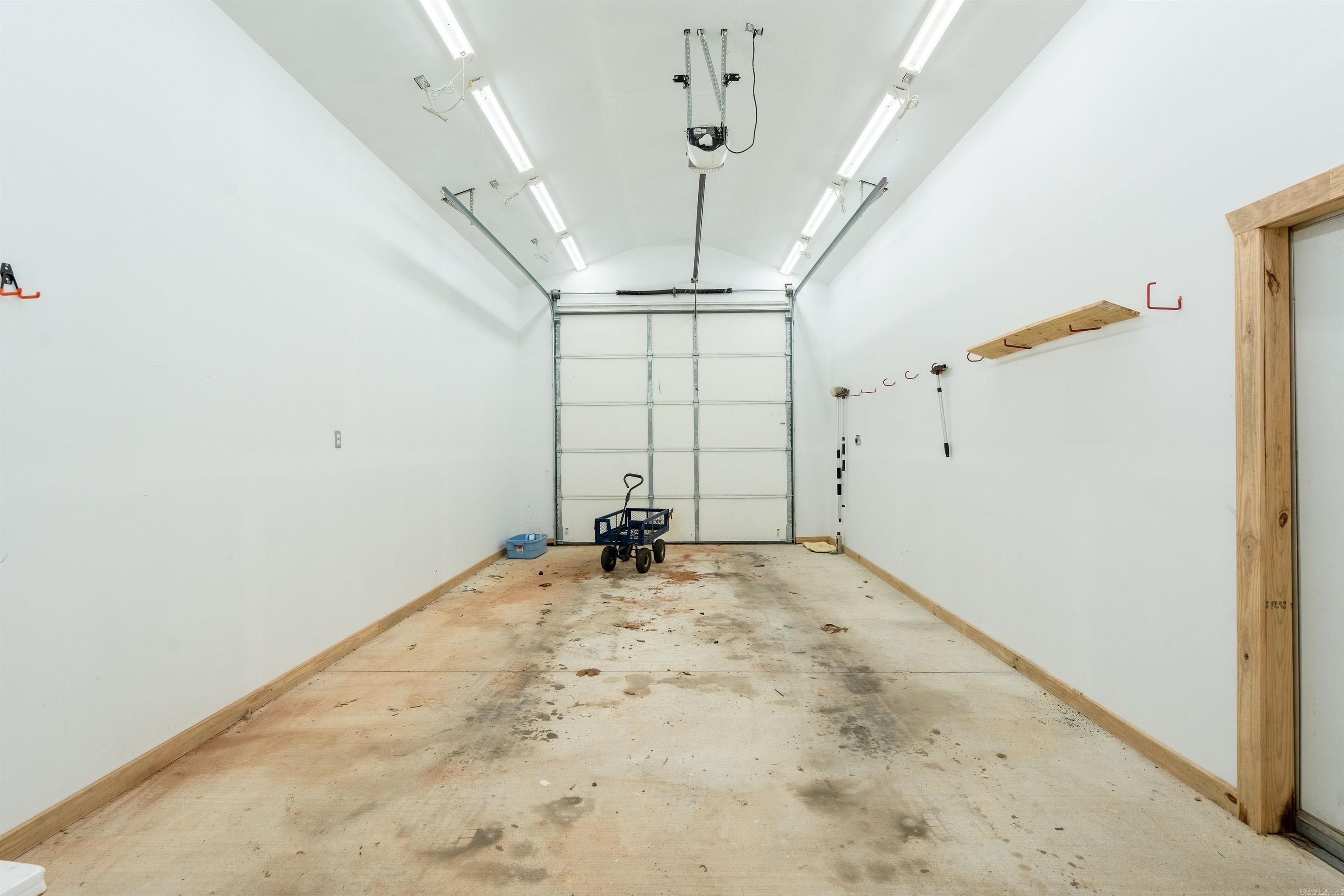 WOODLAND COVE - Residential