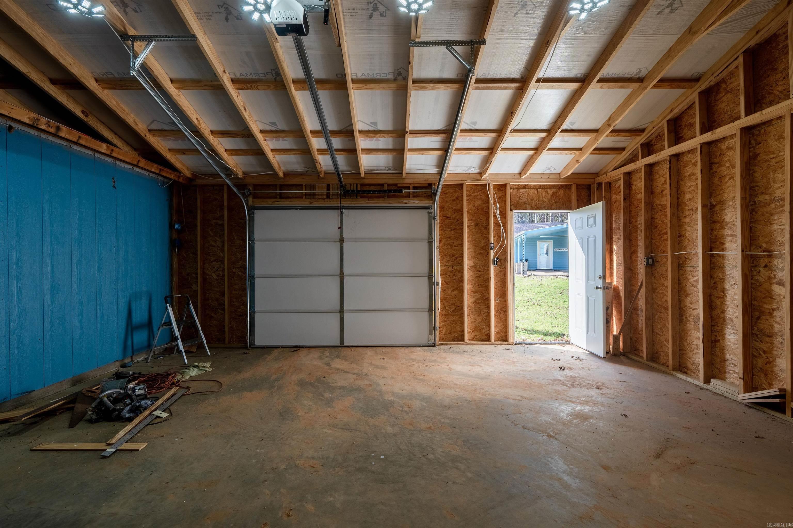 WOODLAND COVE - Residential