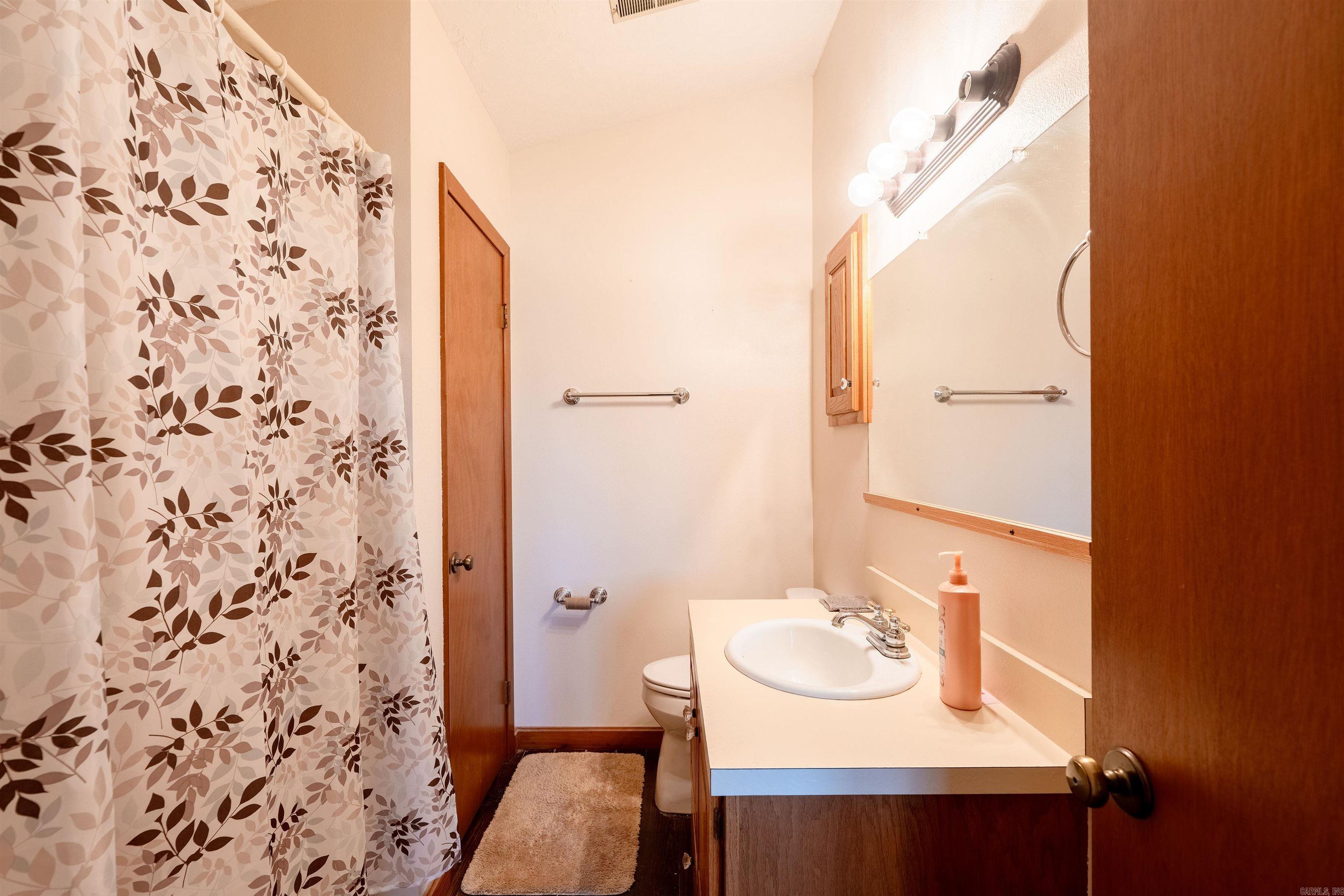 WOODLAND COVE - Residential