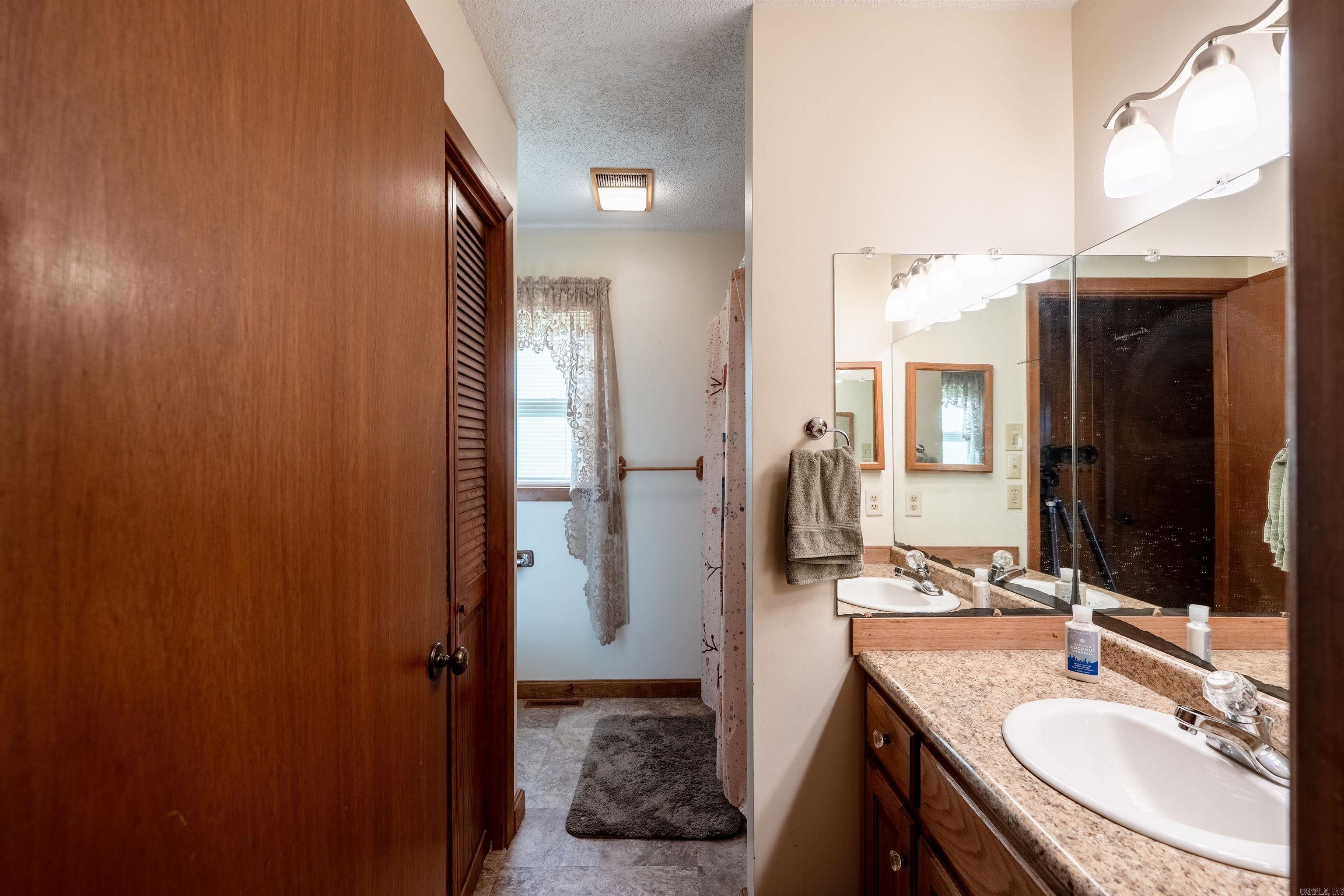 WOODLAND COVE - Residential