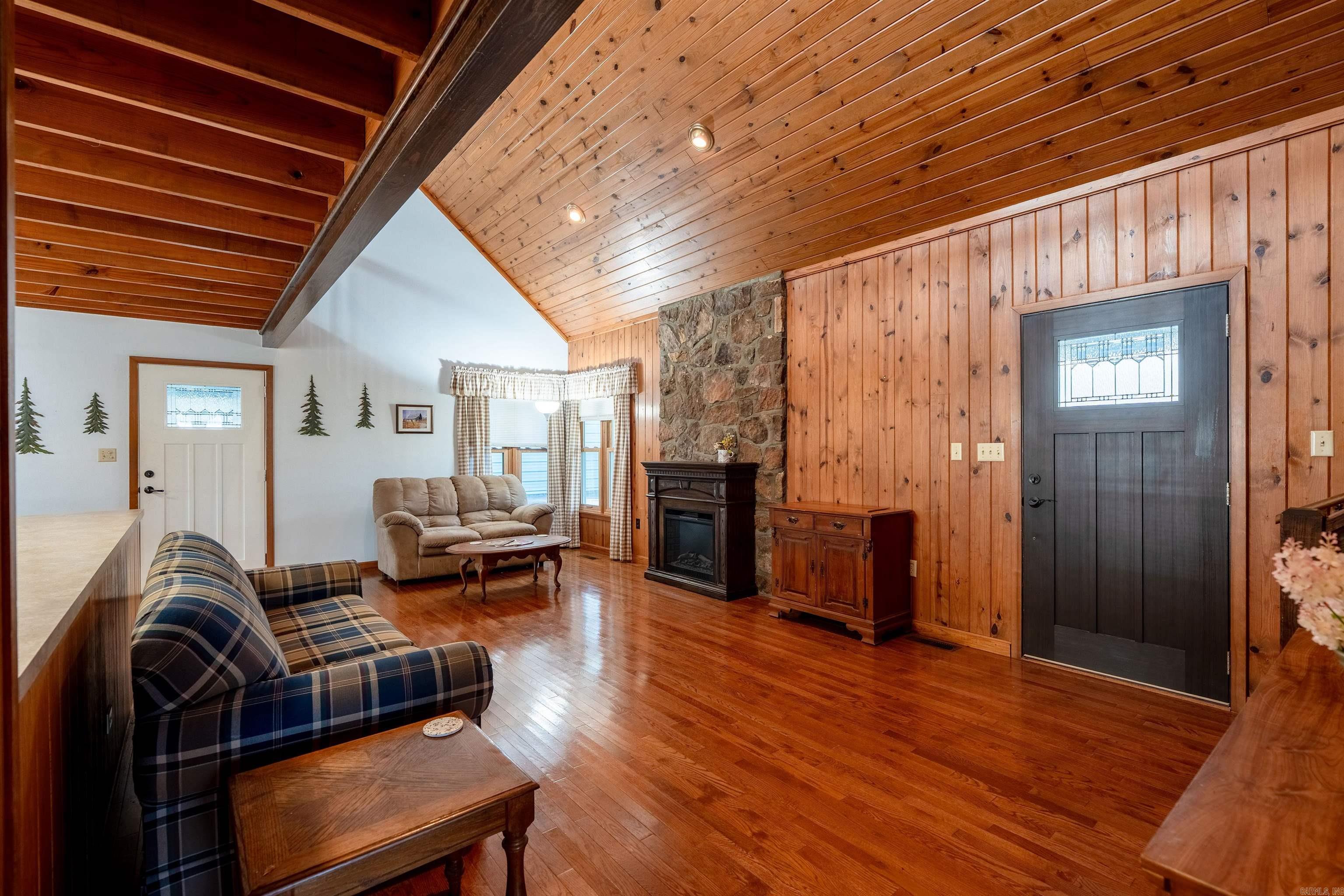 WOODLAND COVE - Residential