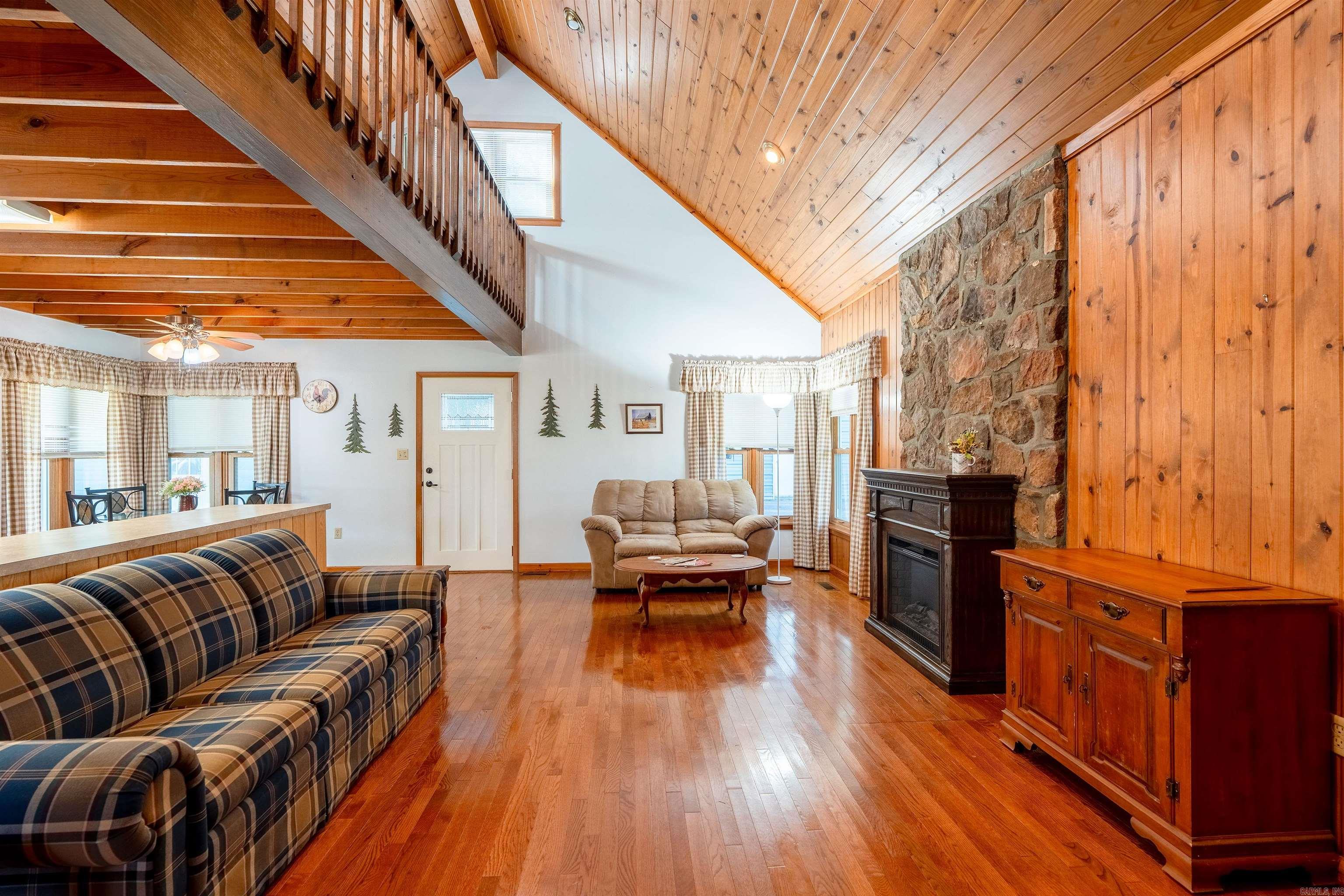 WOODLAND COVE - Residential