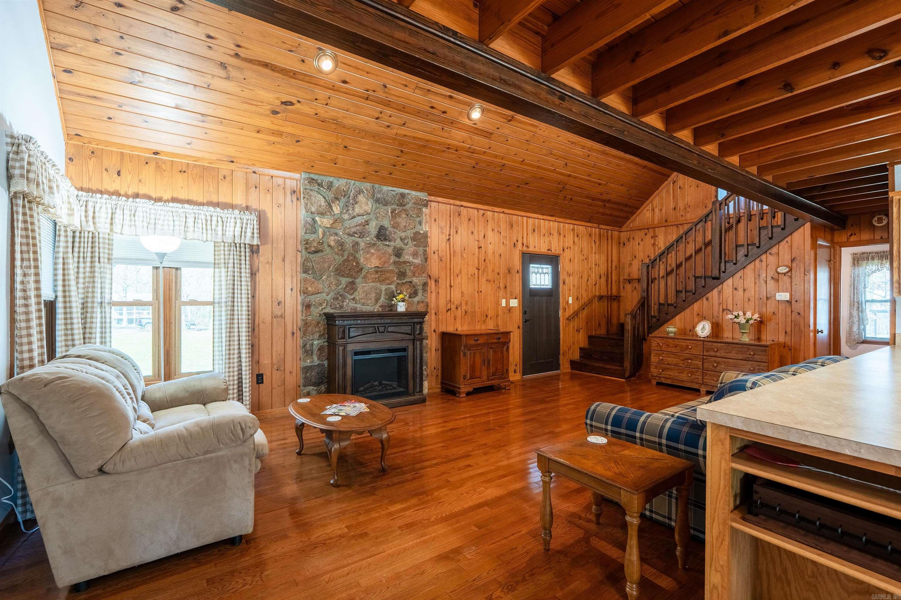 WOODLAND COVE - Residential