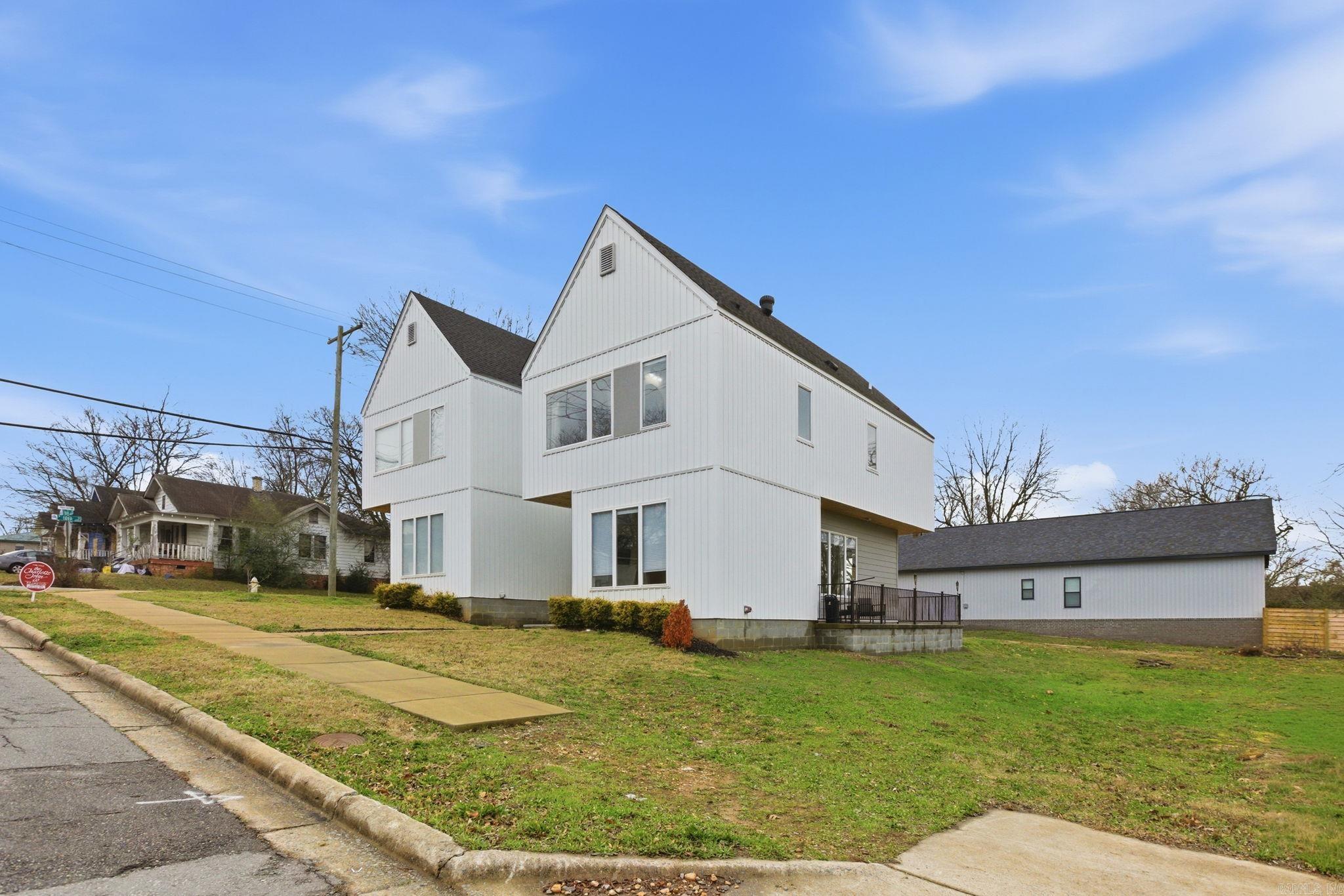 COTTAGES ON PARK II - Residential