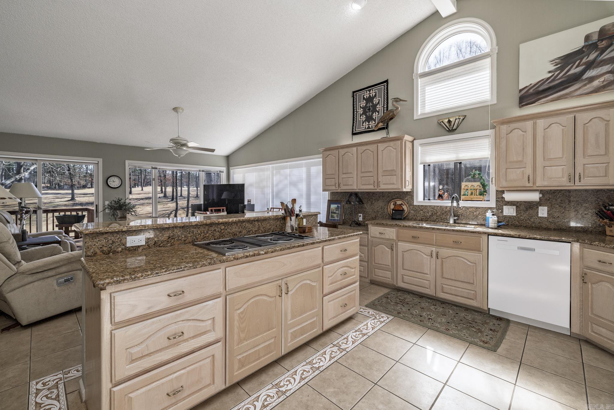 VILLA ALEGRE COURTS - Residential