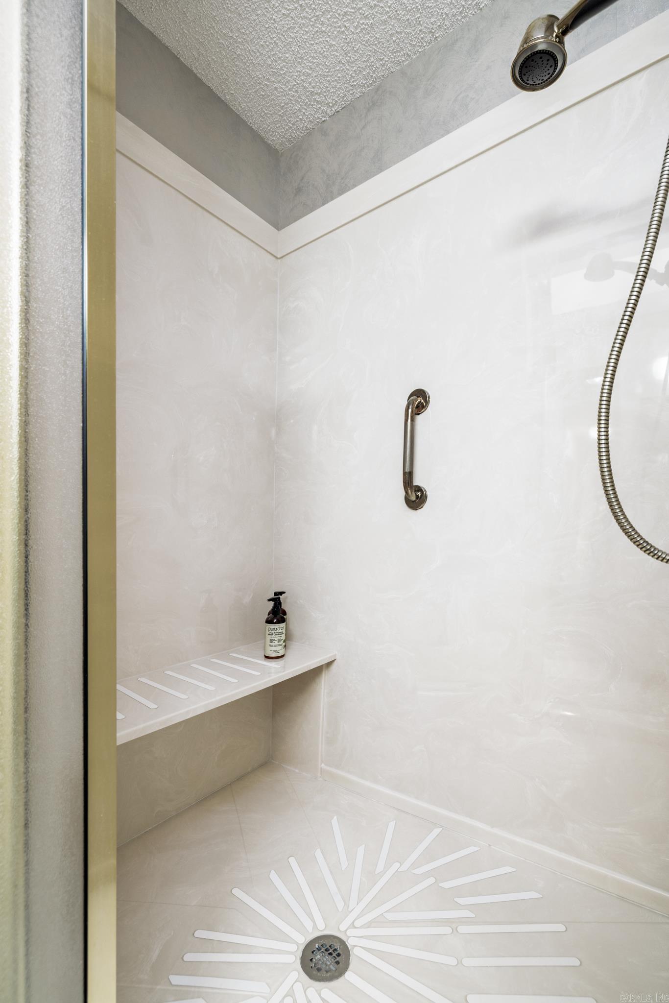 VILLA ALEGRE COURTS - Residential