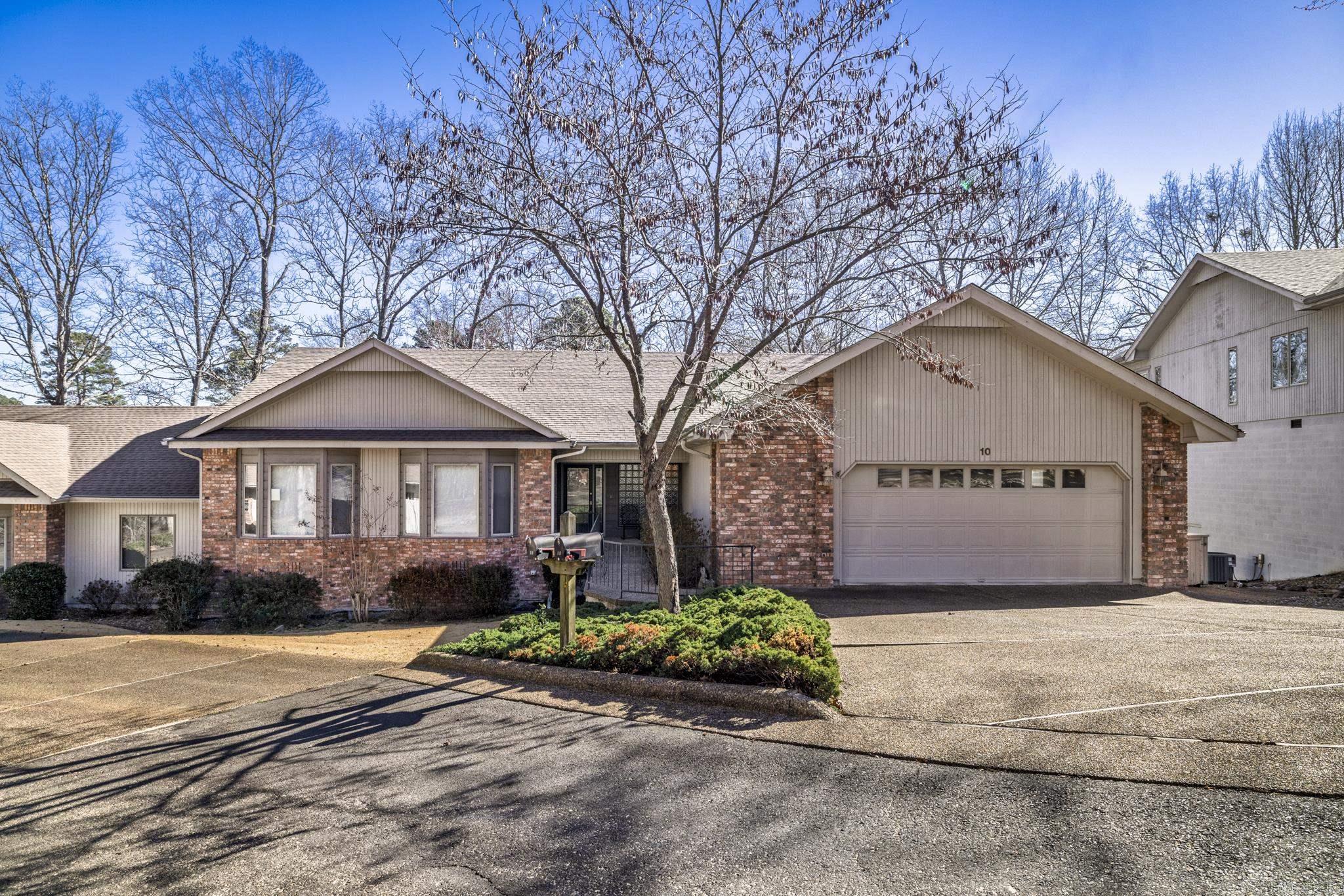 VILLA ALEGRE COURTS - Residential