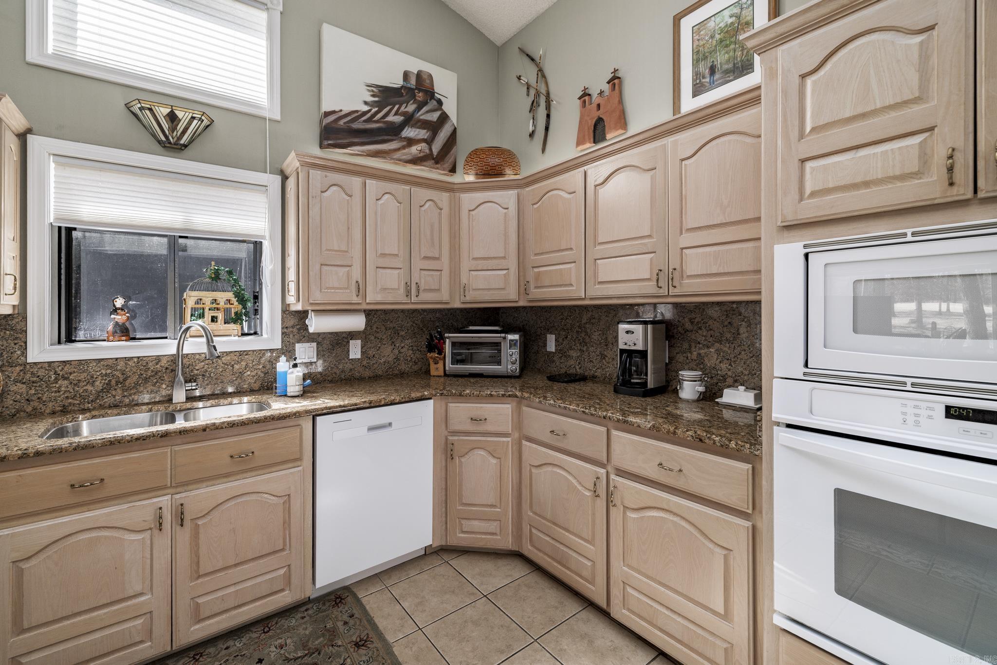 VILLA ALEGRE COURTS - Residential