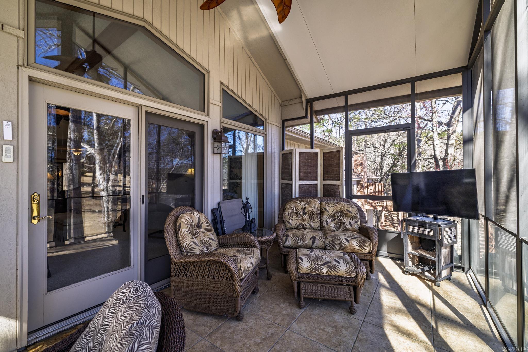 VILLA ALEGRE COURTS - Residential